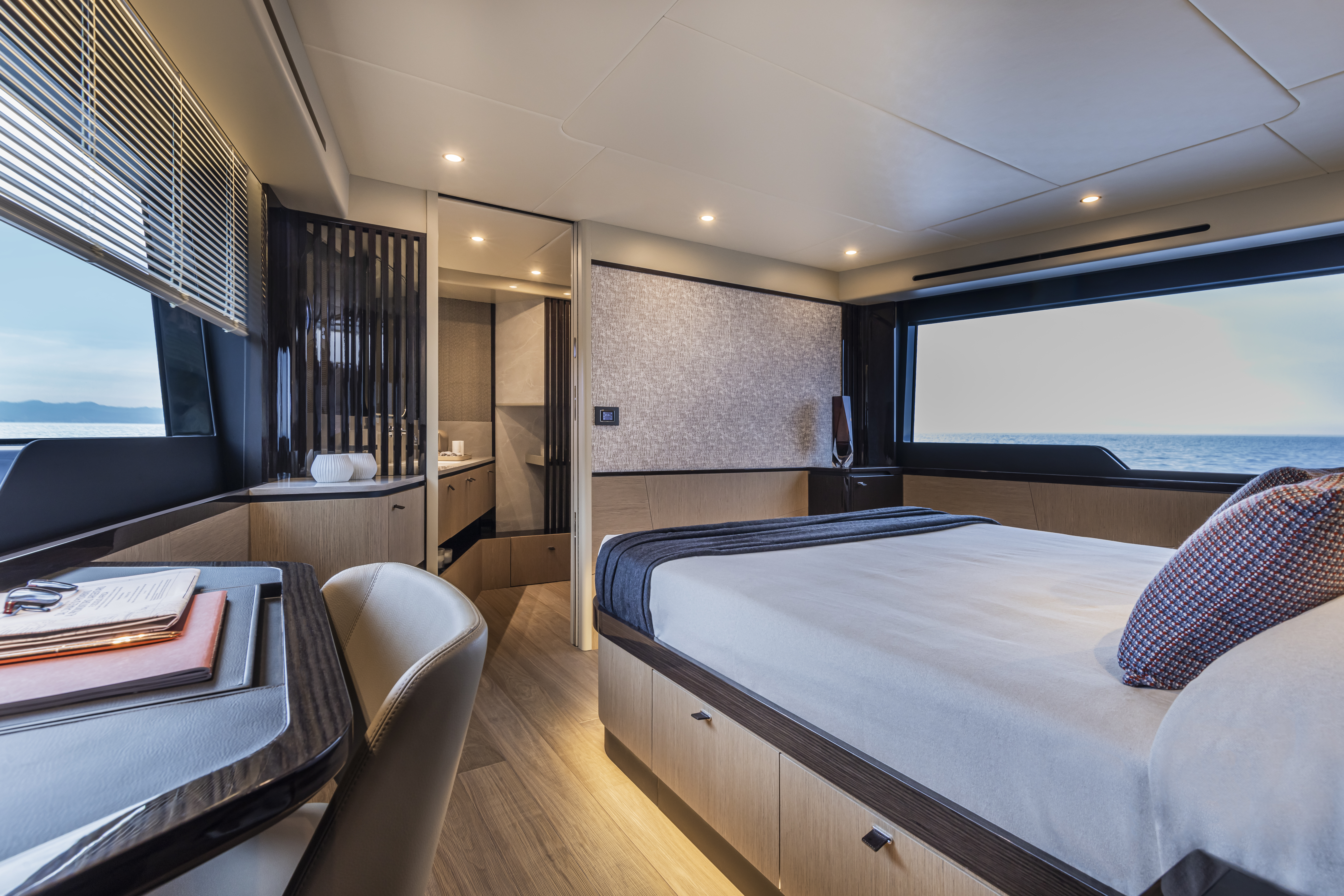 56 FLY flybridge helm — sunbeds, panoramic view