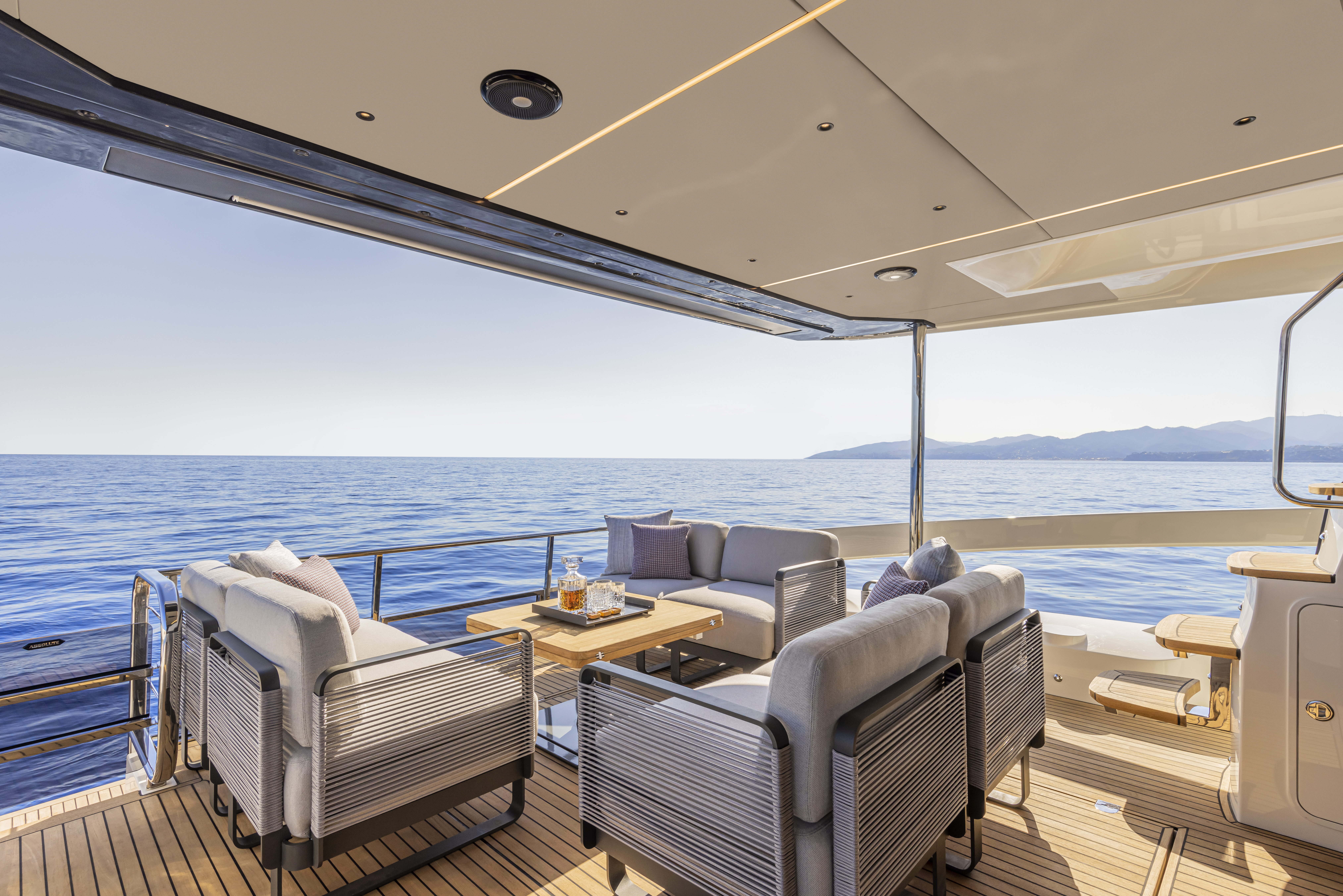 56 FLY twin cabin