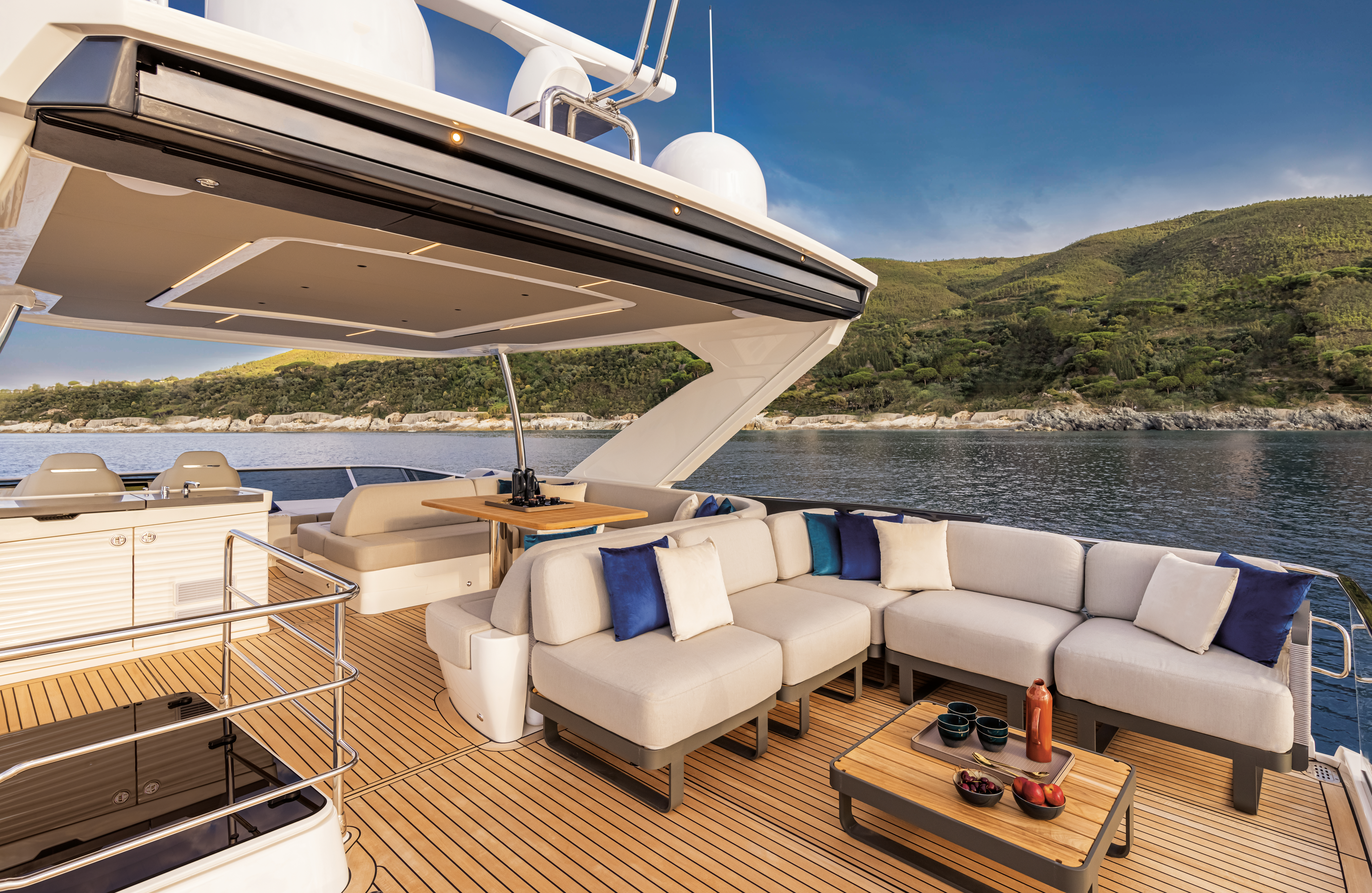 60 FLY exterior