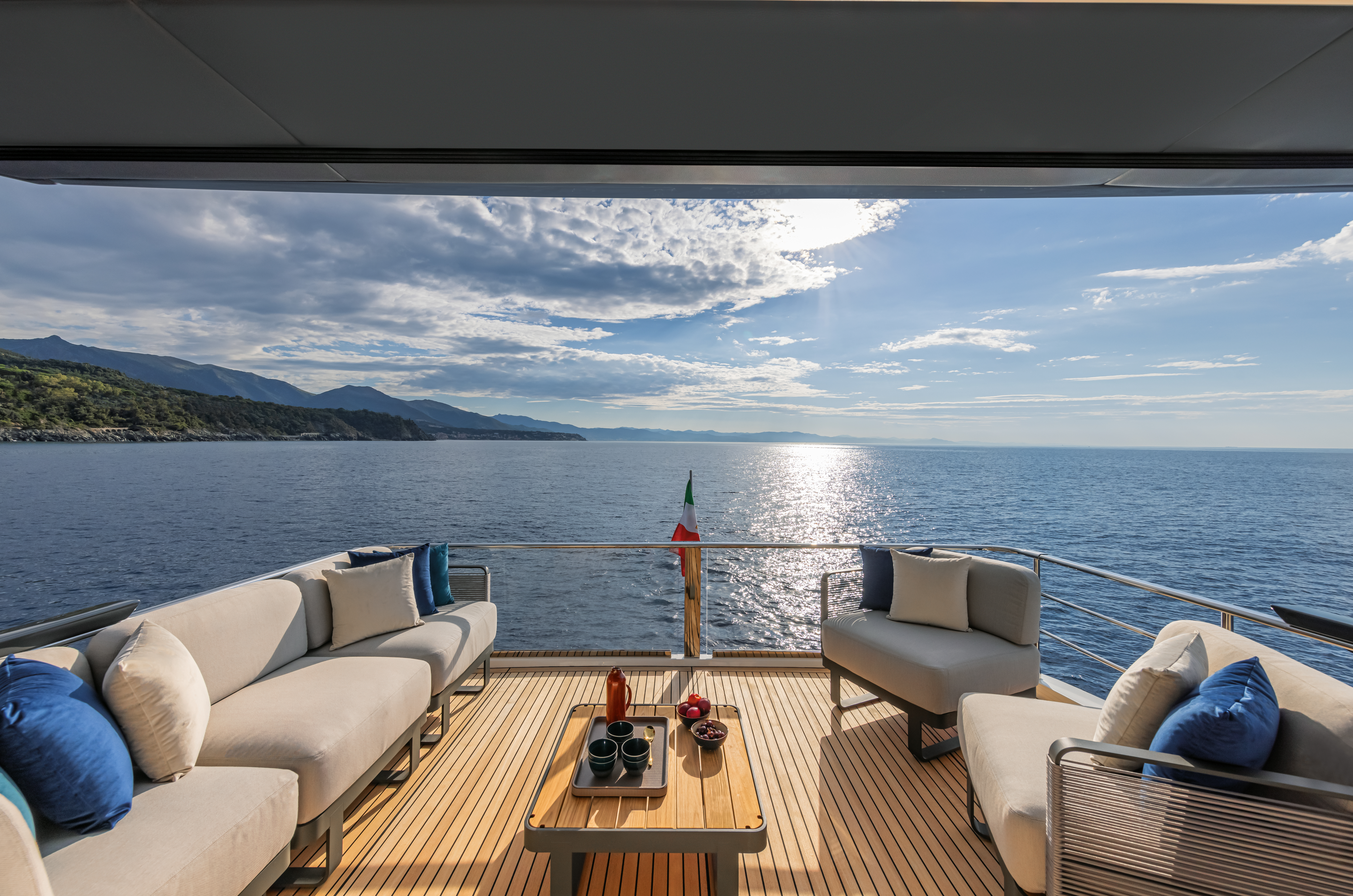 60 FLY exterior