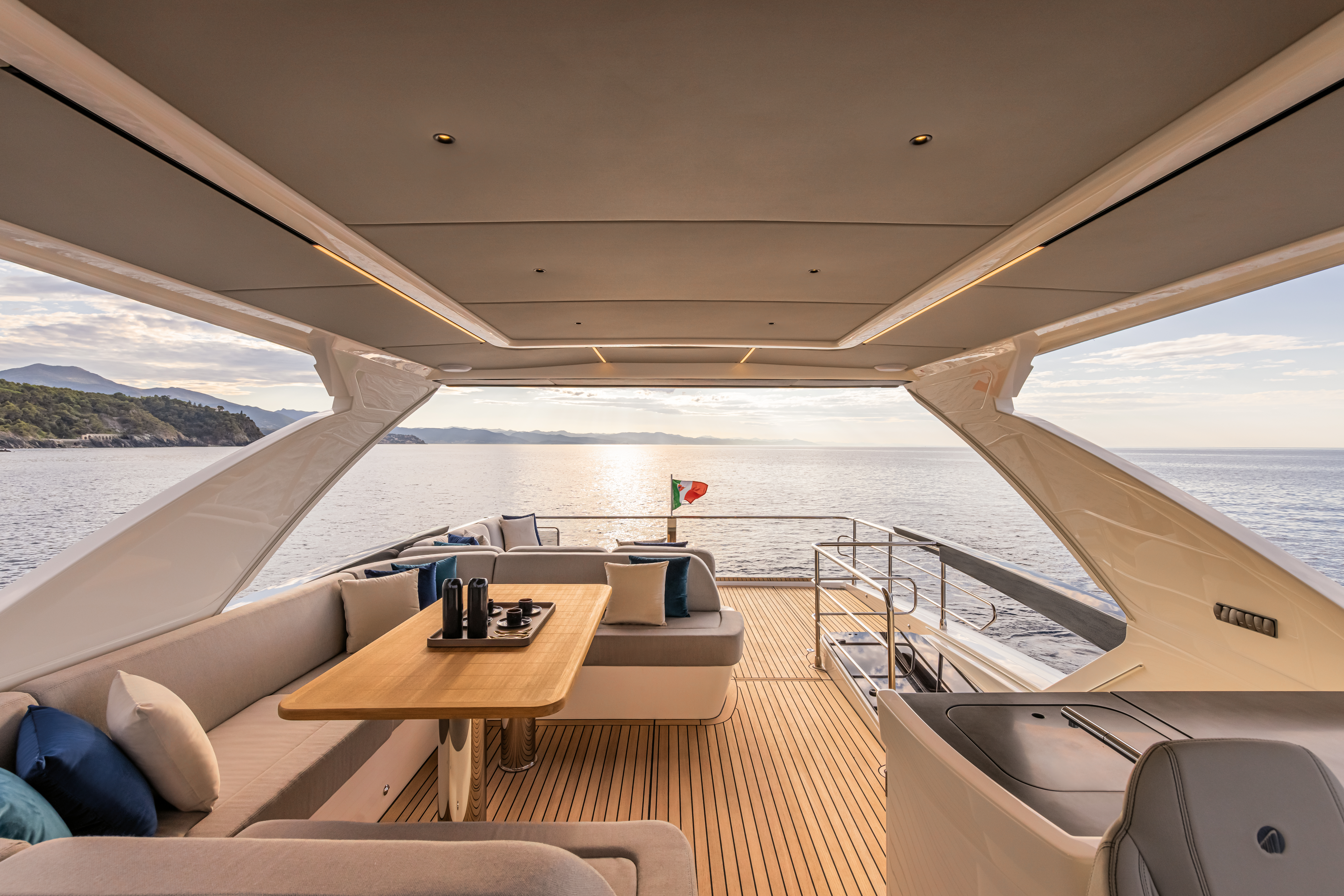 60 FLY exterior