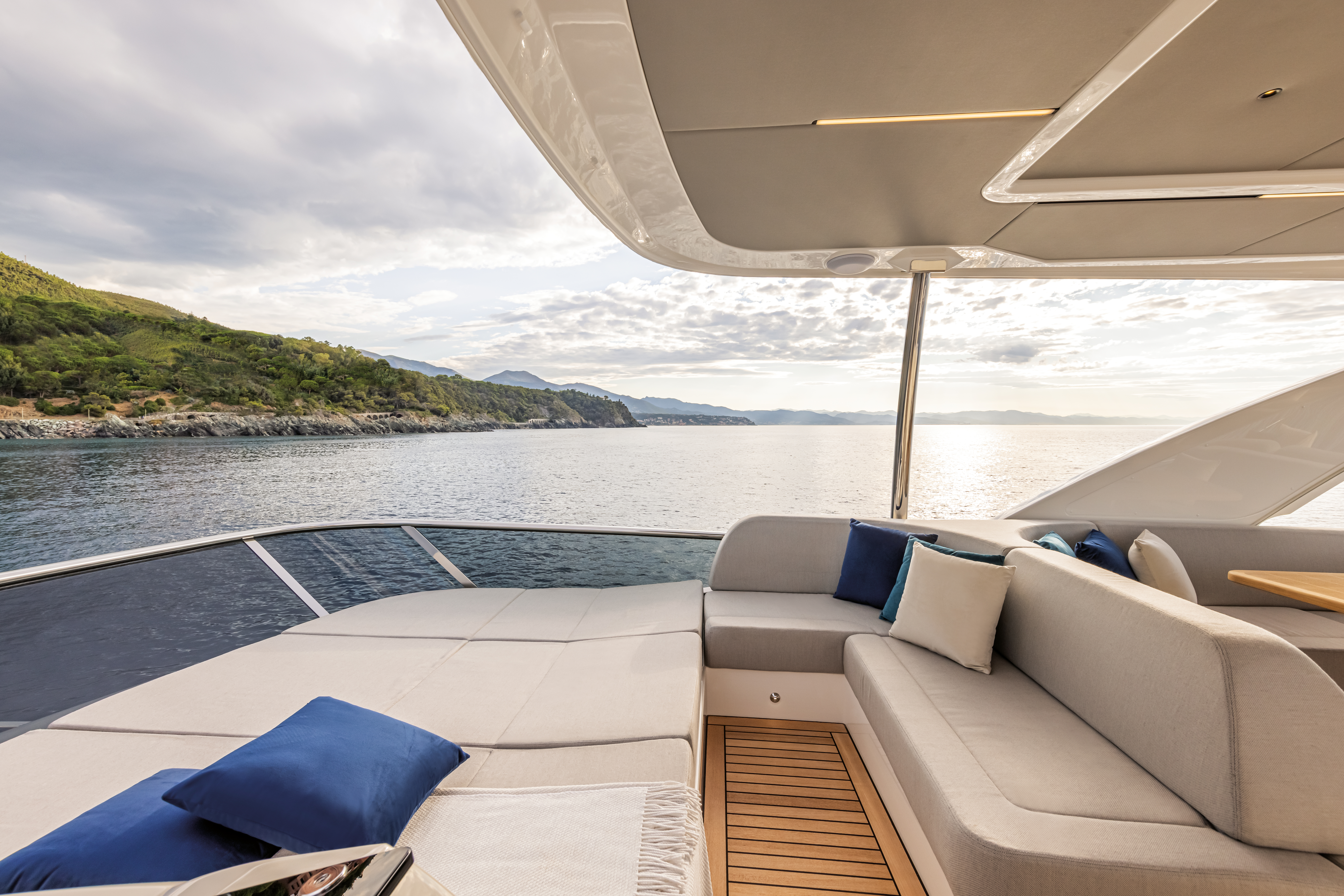 60 FLY exterior
