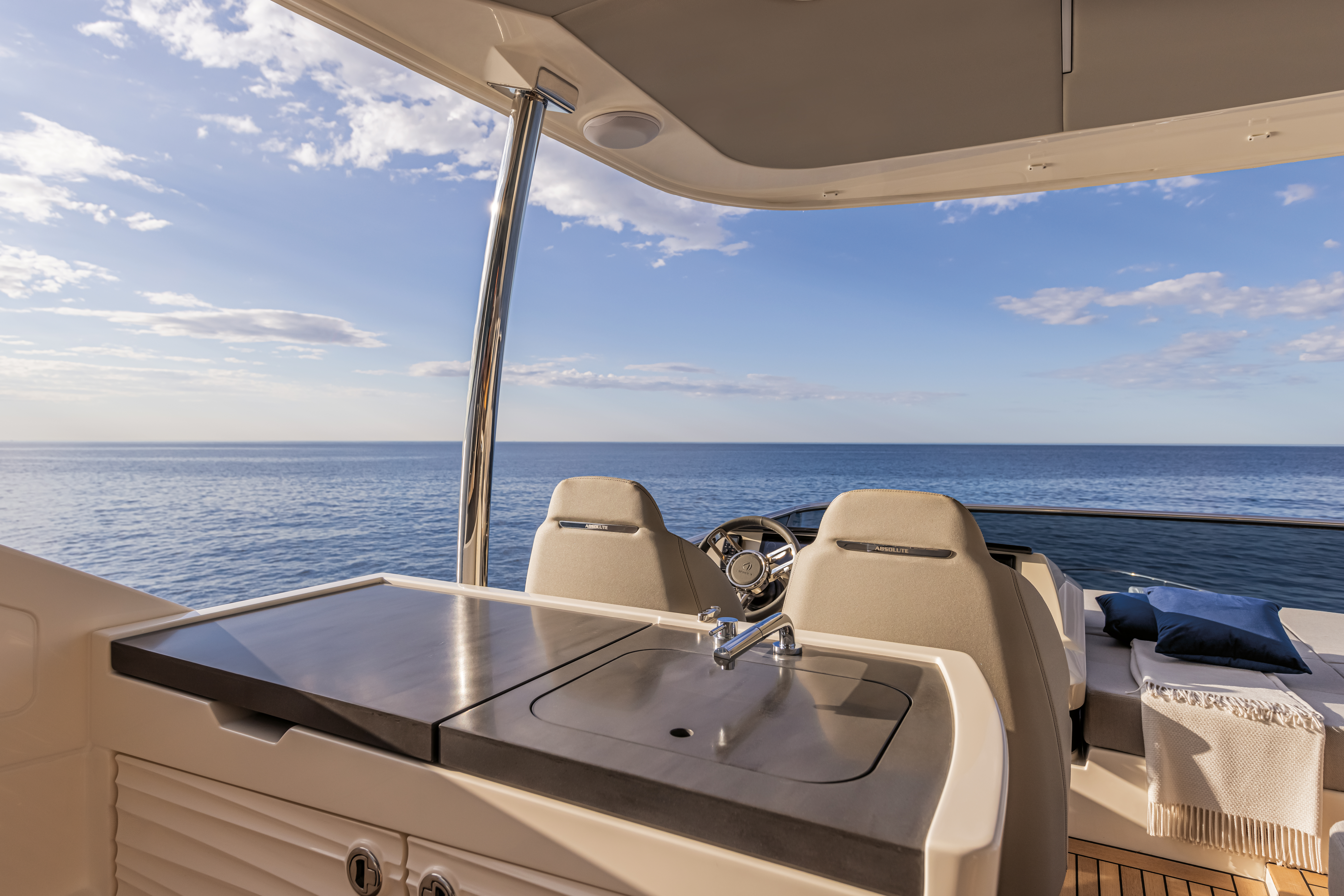 60 FLY exterior