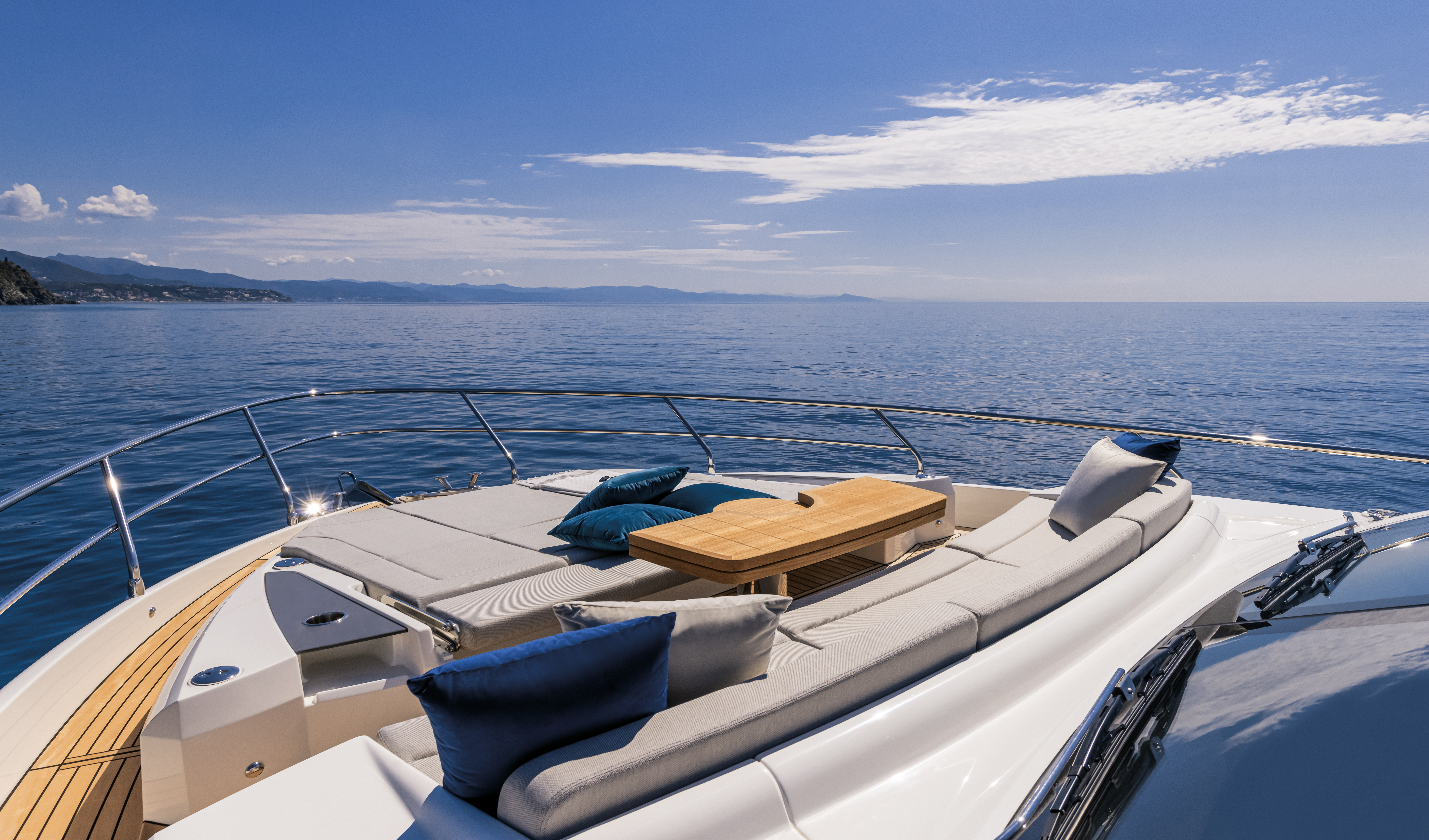 60 FLY exterior