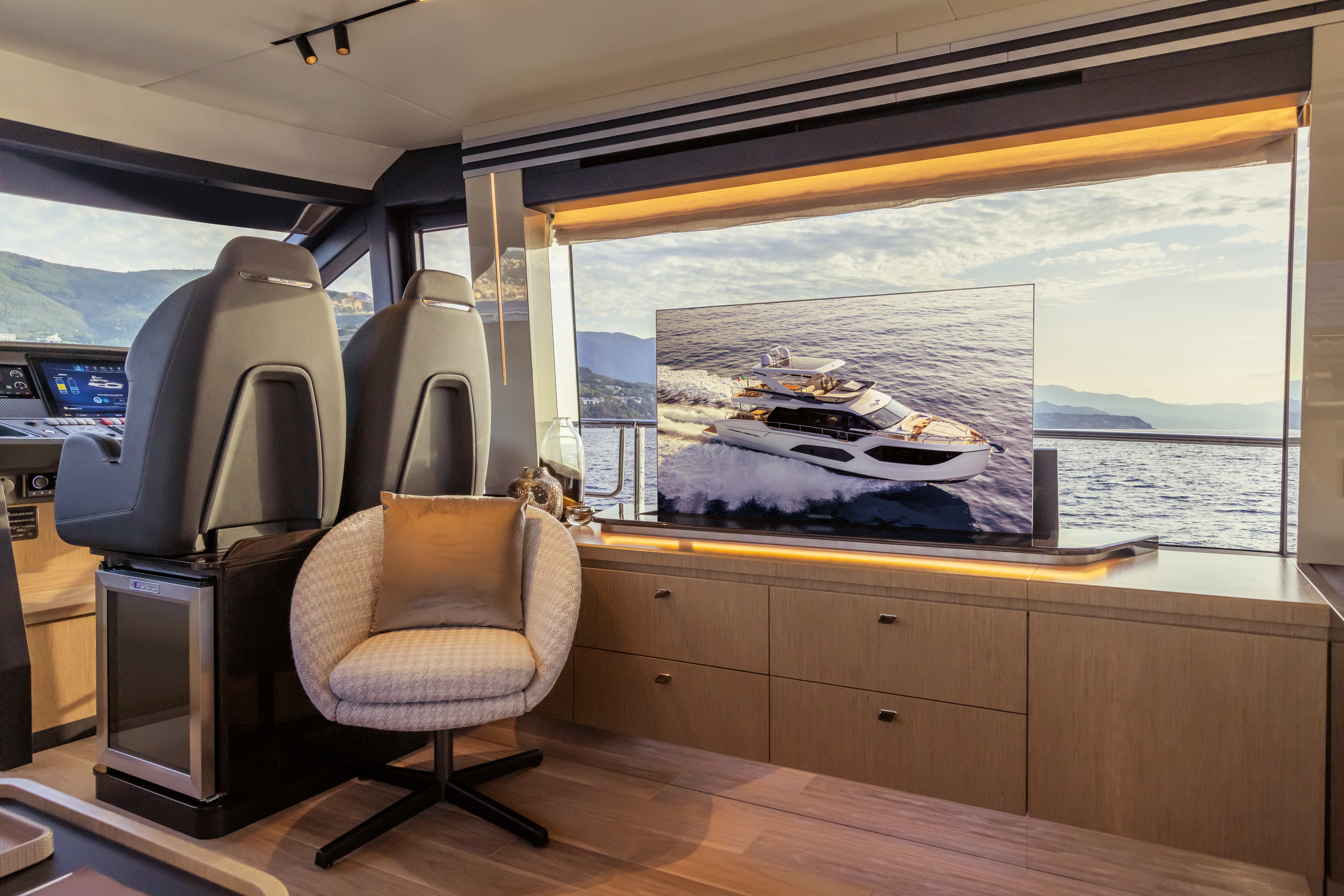 60 FLY saloon looking aft to cockpit