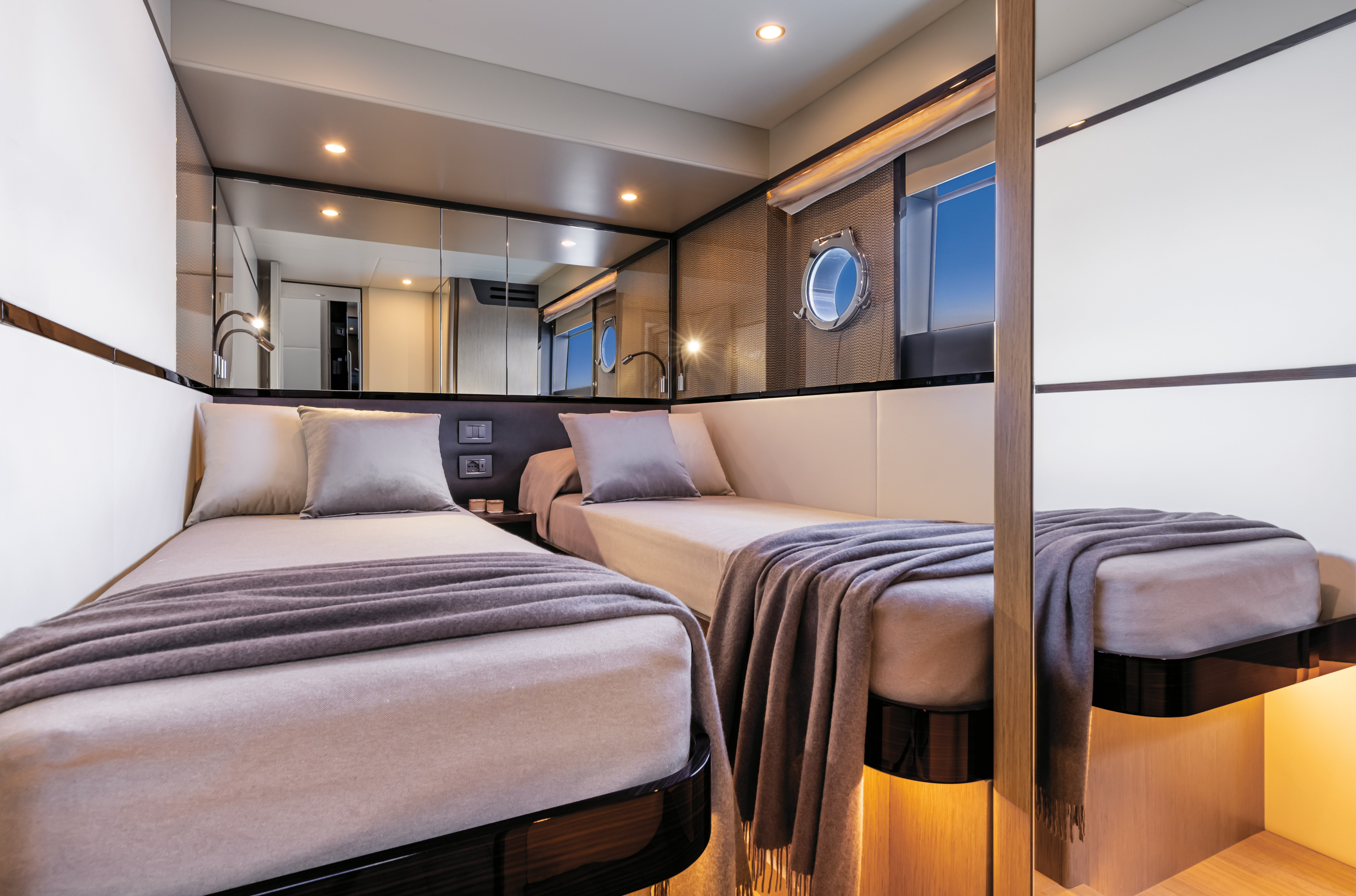 60 FLY cabin