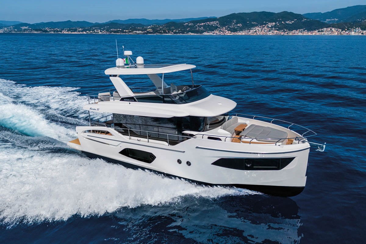 Navetta 53 bow quarter running — wide profile
