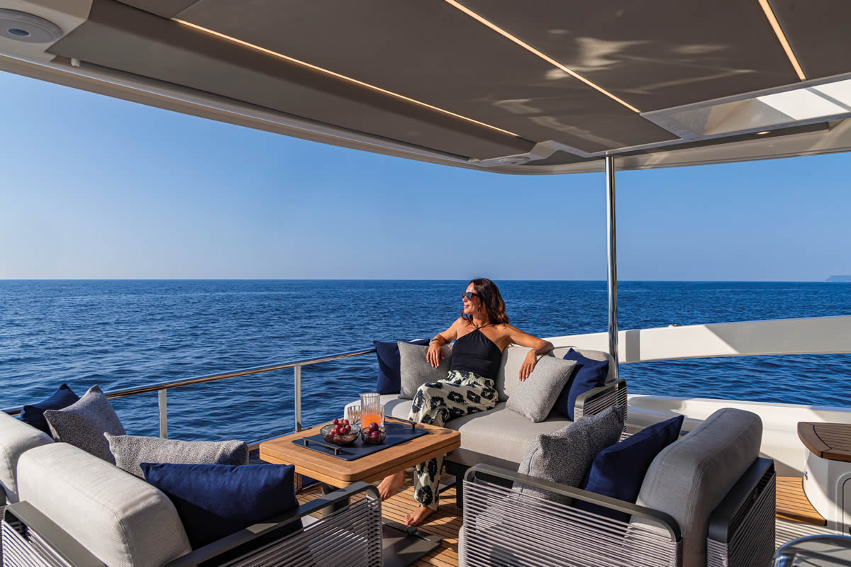 Navetta 53 cockpit terrace lounge — modular furniture