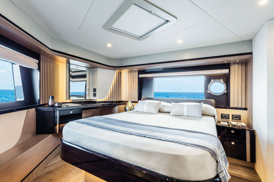Navetta 58 lower saloon seating