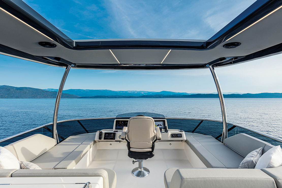 Navetta 58 guest double cabin forward