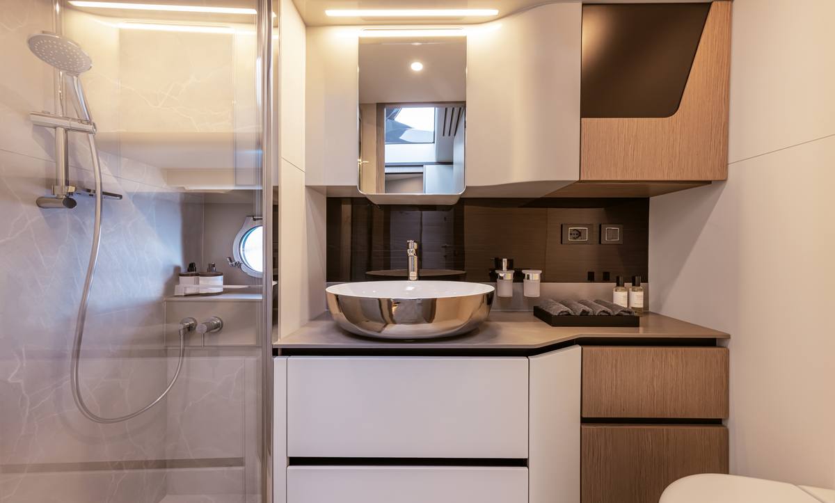48 Coupé cabin vanity and dressing area