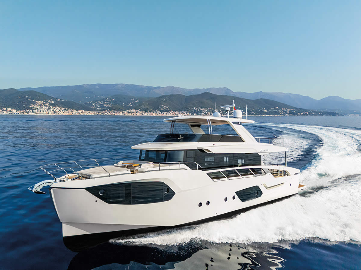 Navetta 70 running starboard