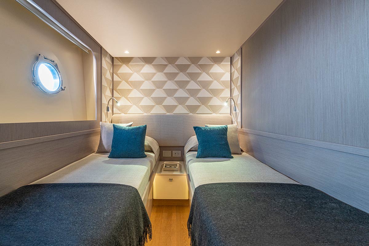 Absolute Navetta 70