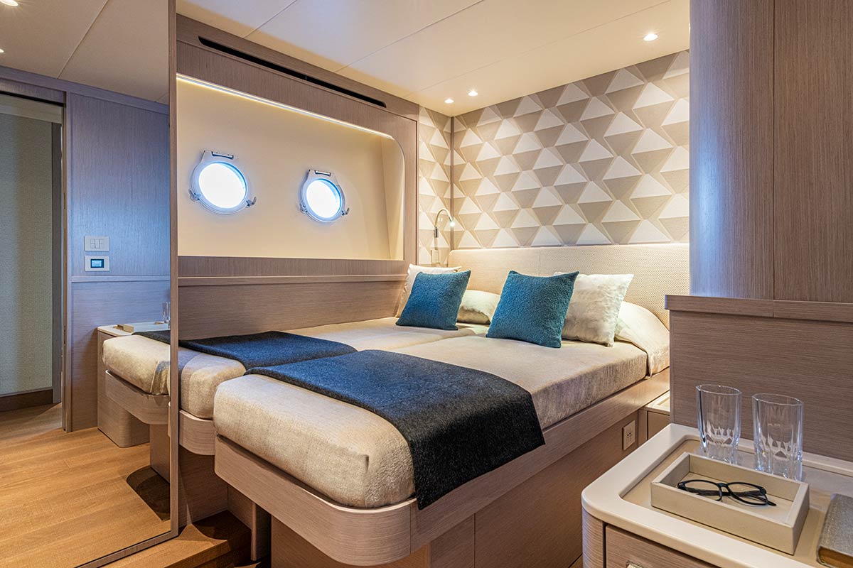 Absolute Navetta 70
