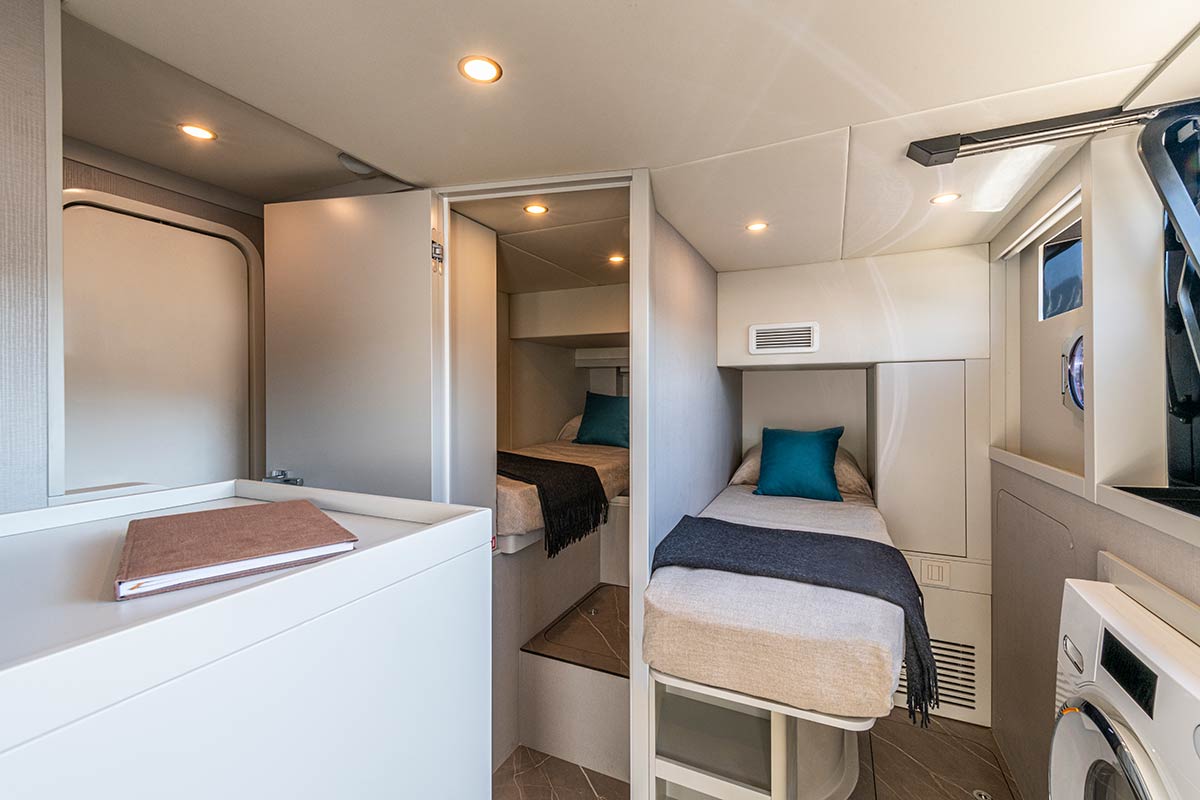 Absolute Navetta 70