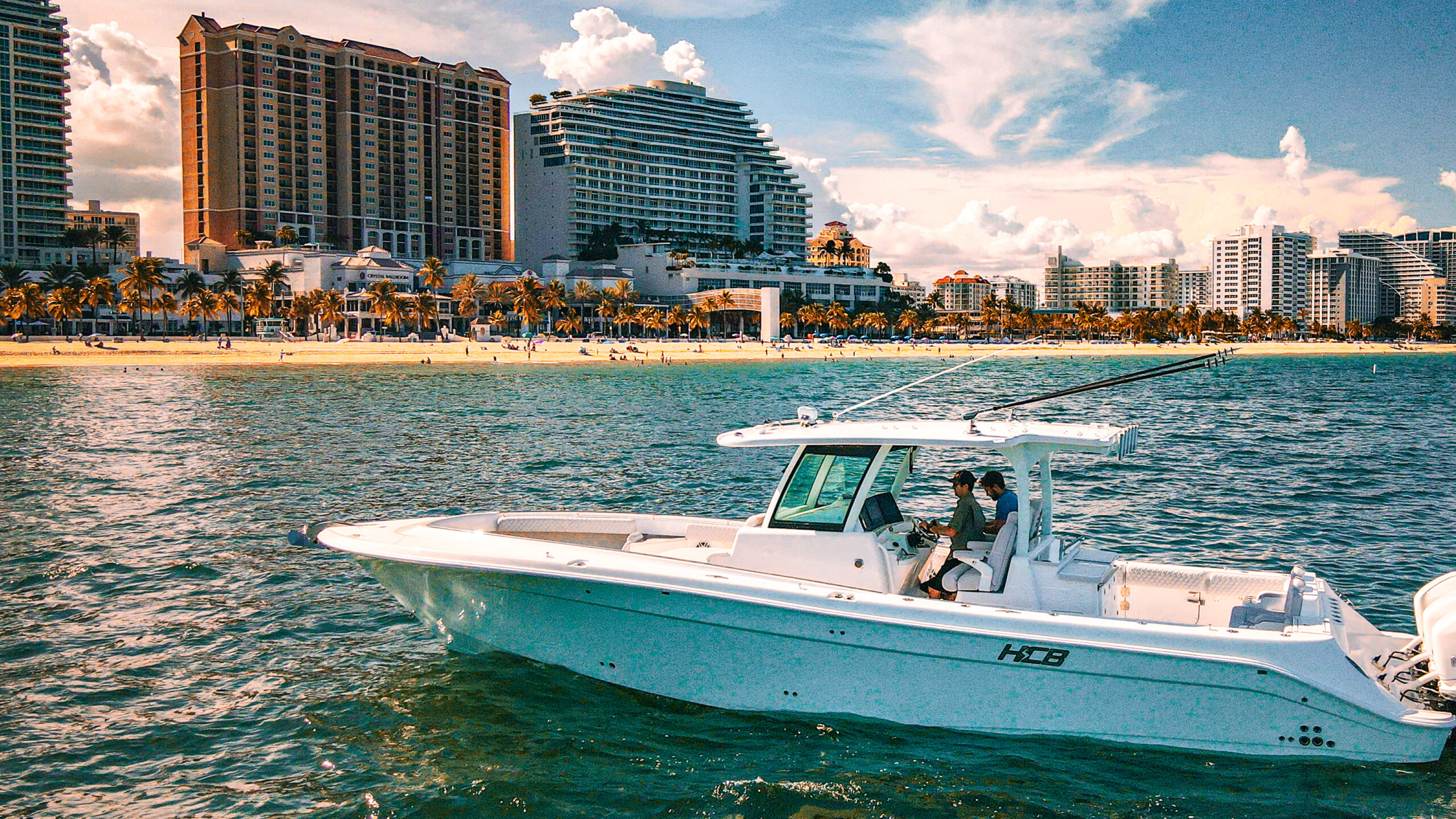 HCB 39 Speciale — starboard bow quarter, luxury intracoastal homes
