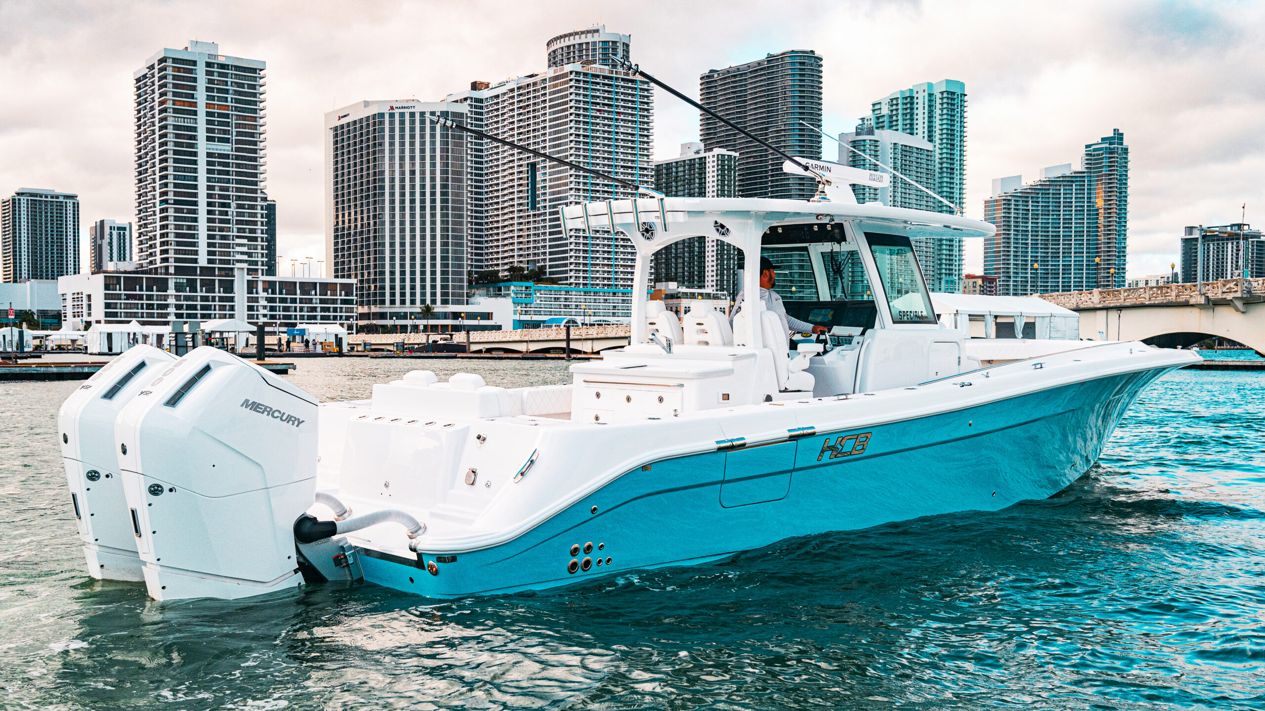 HCB 39 Speciale blue hull — bow-on shot under bridge, urban waterway