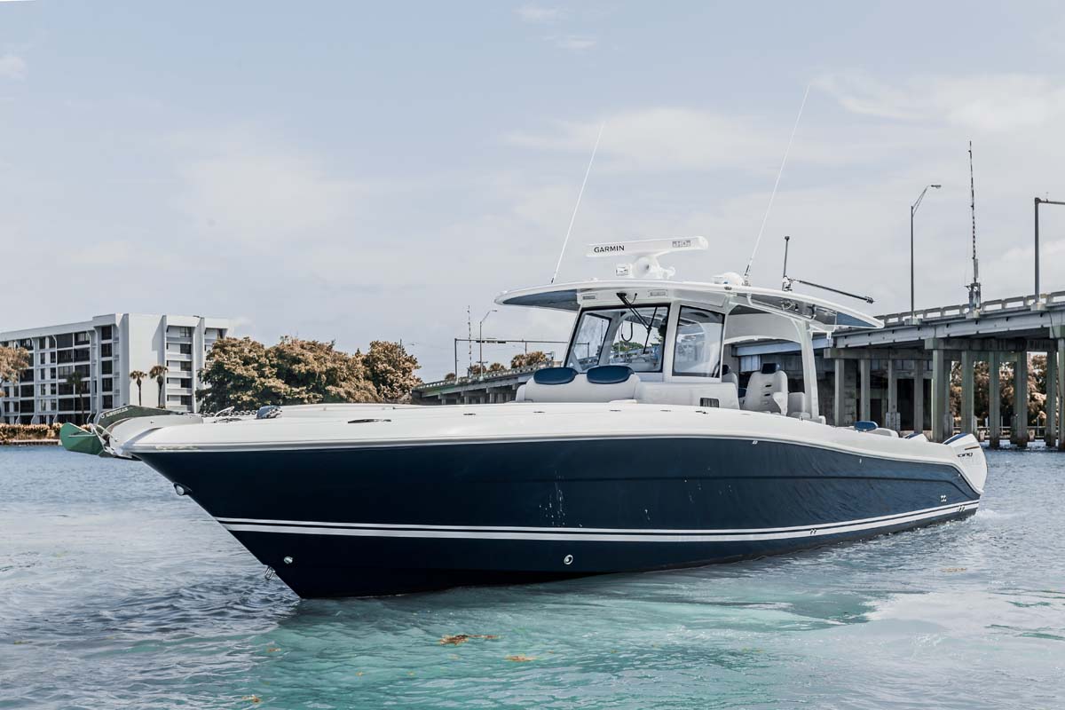 HCB 42 Lujo — navy hull port profile, quad Racing 450