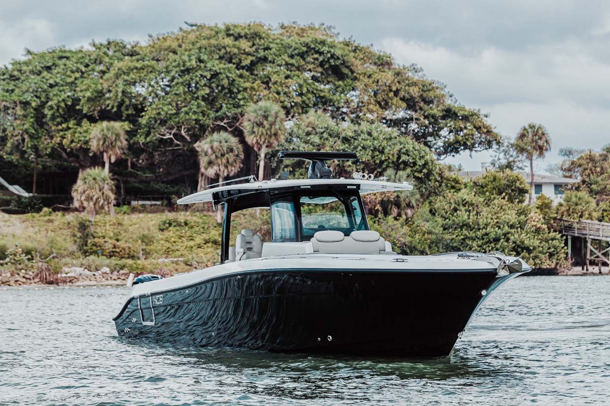 HCB 42 Lujo — navy hull bow detail, blue water