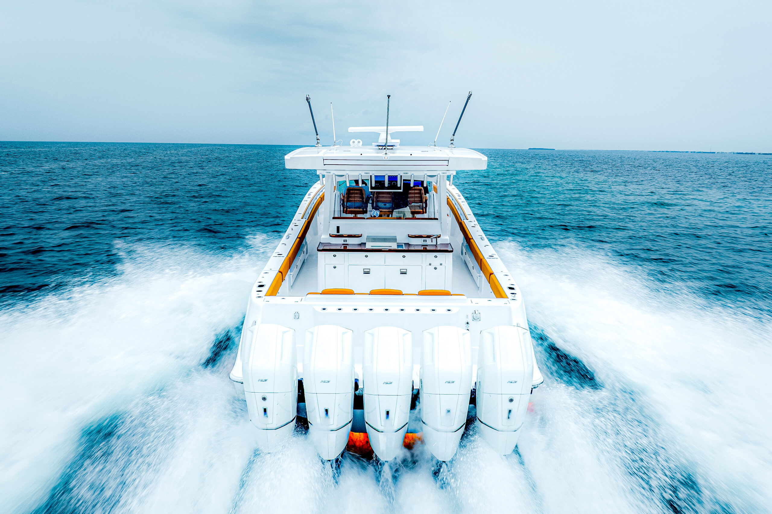 HCB 56 Sueños GIX — port profile running offshore, identical angle, bright conditions