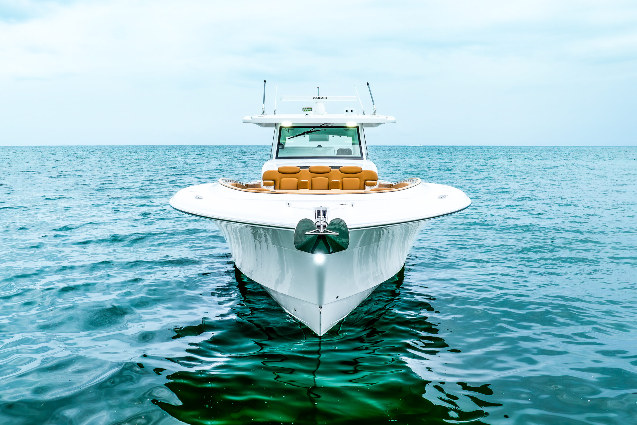 HCB 56 Sueños GIX — bow-on at rest, alternate framing, anchor detail