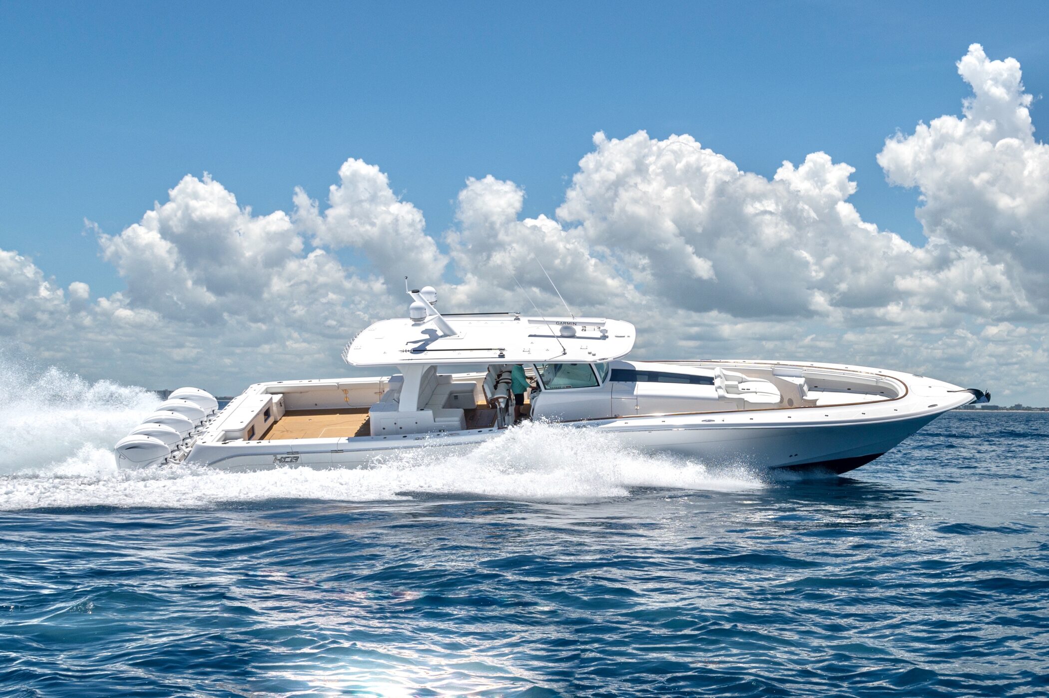 HCB 65 Estrella starboard profile running, world's largest center console