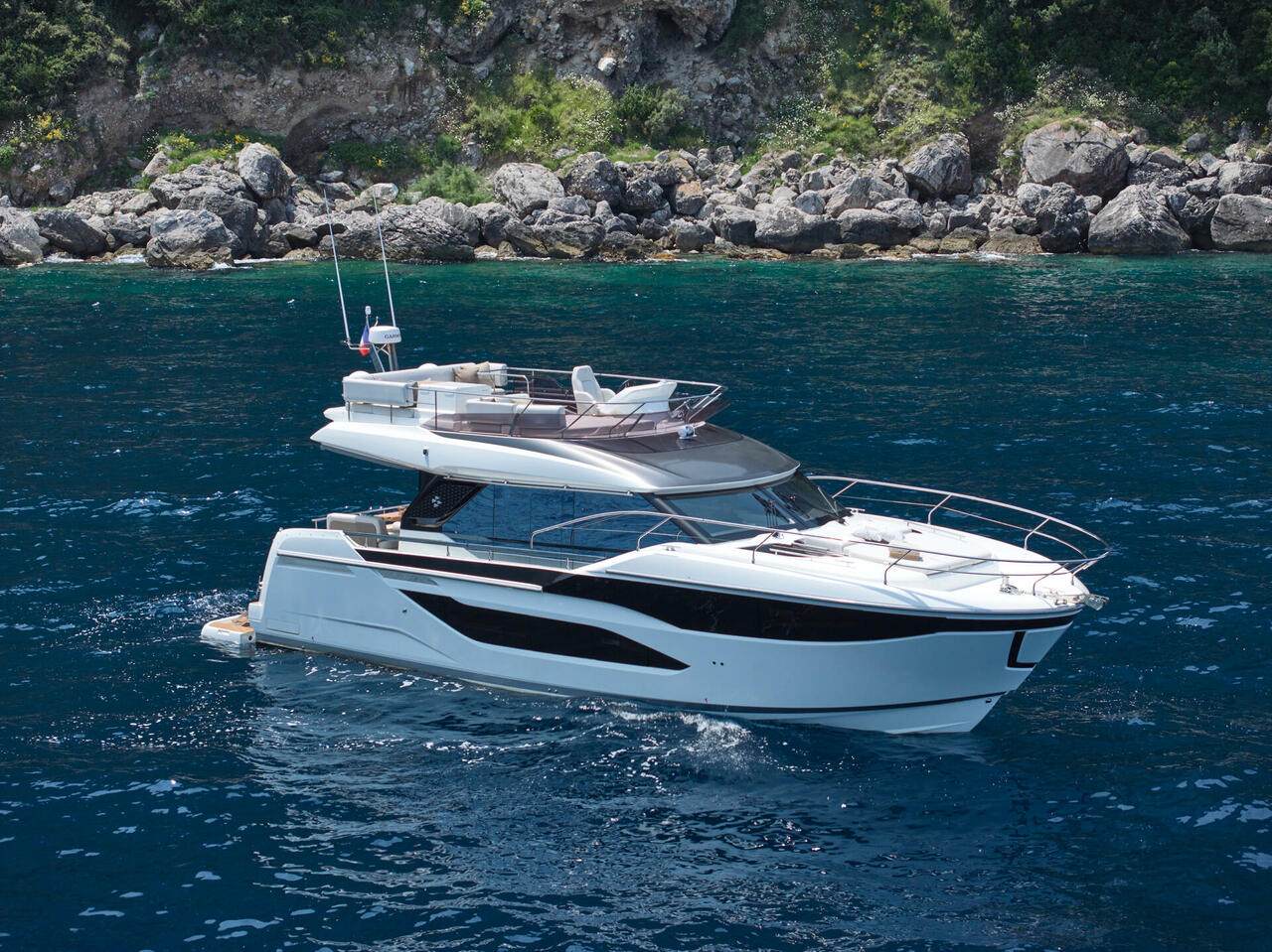 Prestige F4.9 on the water