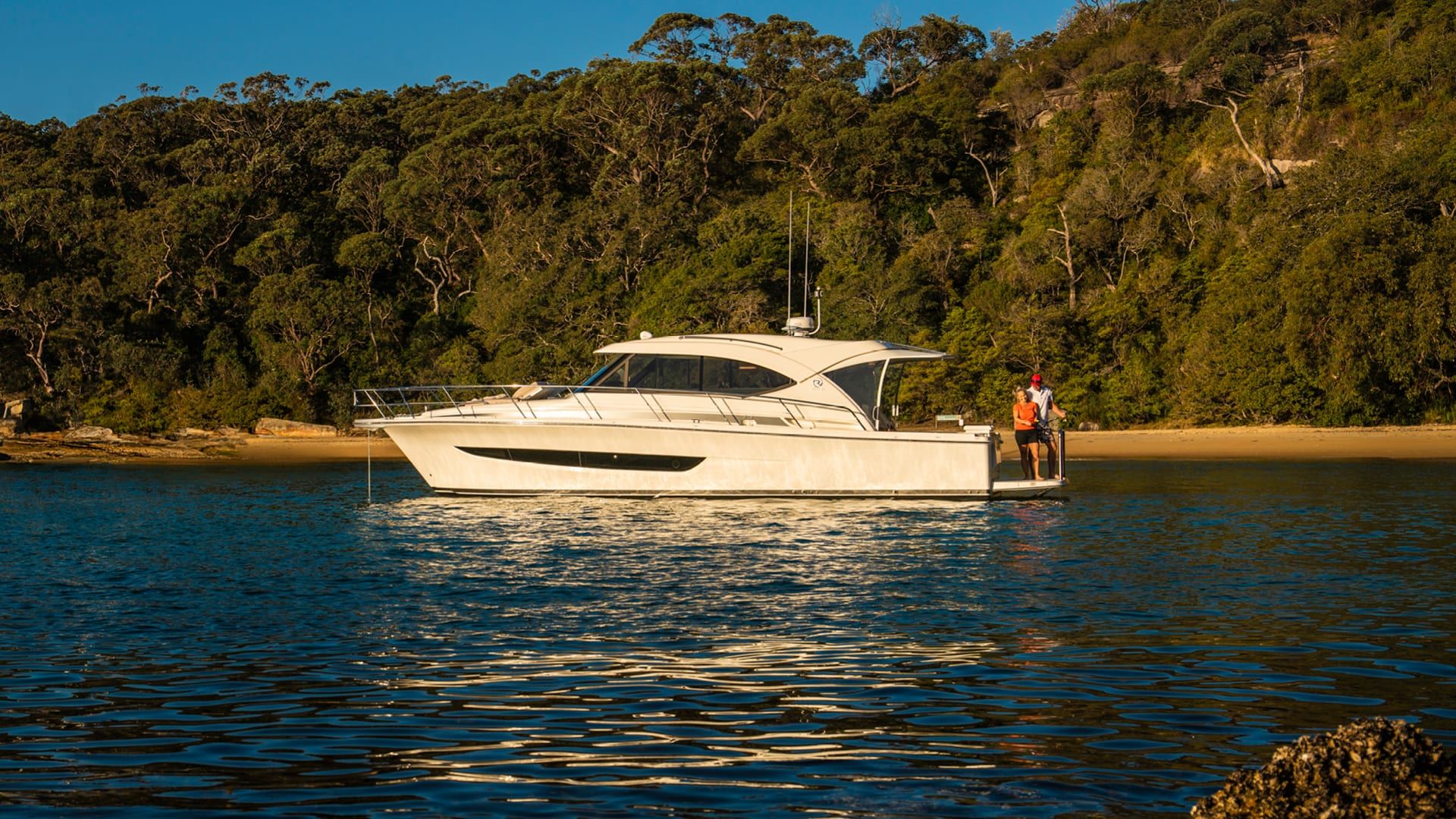 Riviera 395 SUV – Riviera 395 SUV Anchored 05