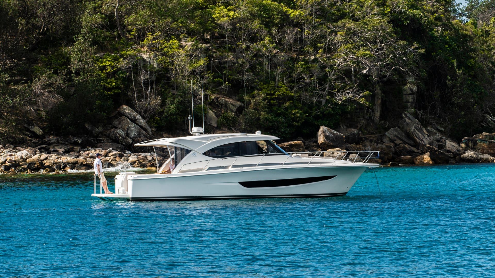 Riviera 395 SUV – Riviera 395 SUV Anchored 06