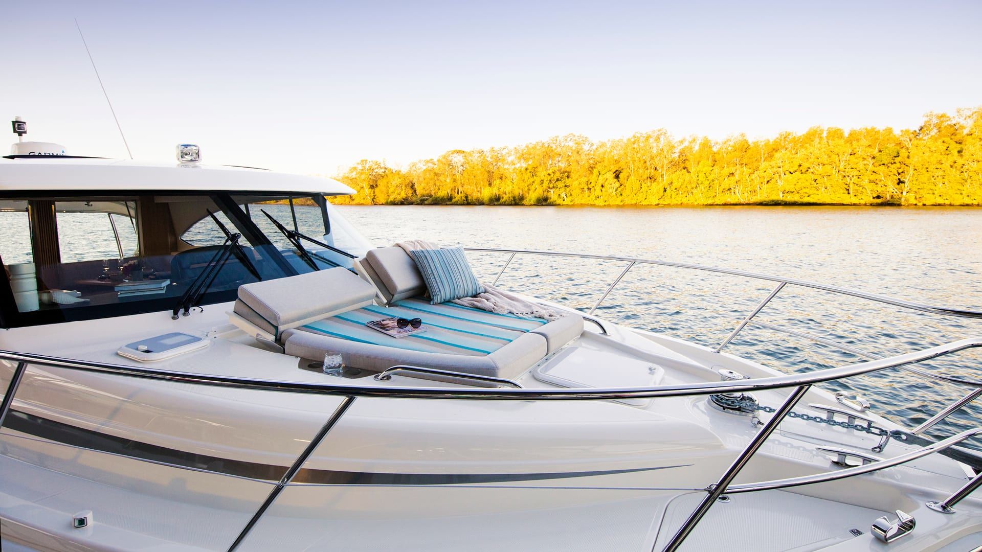 Riviera 395 SUV – Riviera 395 SUV Foredeck
