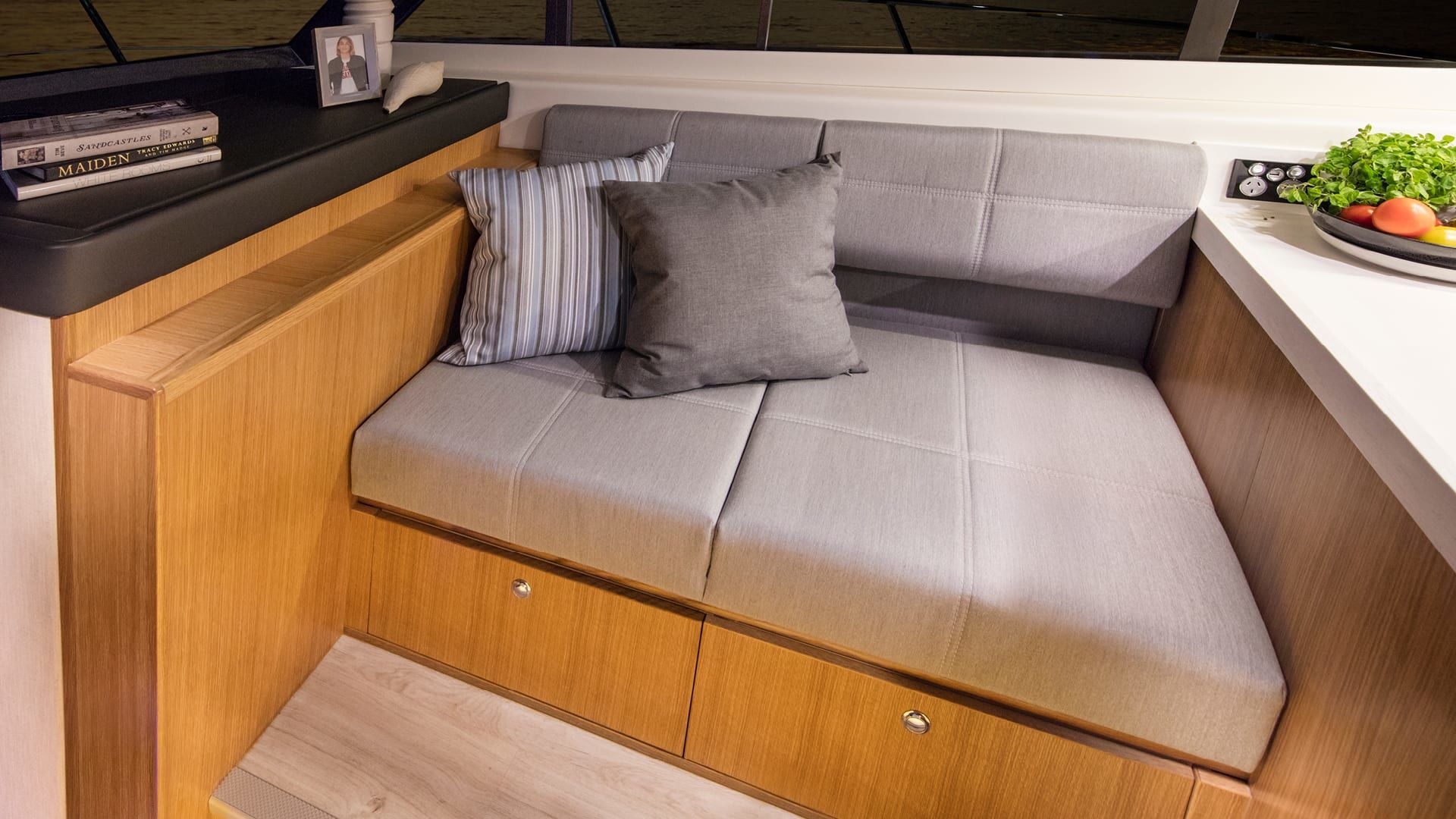 Riviera 395 SUV – Riviera 395 SUV Forward Saloon Lounge 1