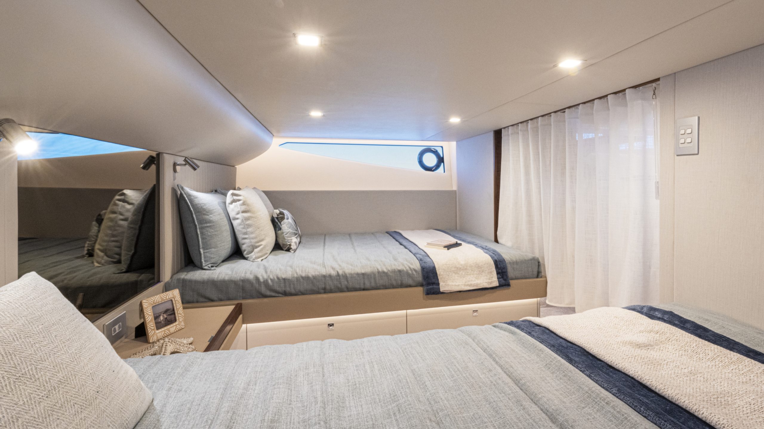 Riviera 4300 SE – Riviera 4300 Sports Express Aft Stateroom 02 scaled