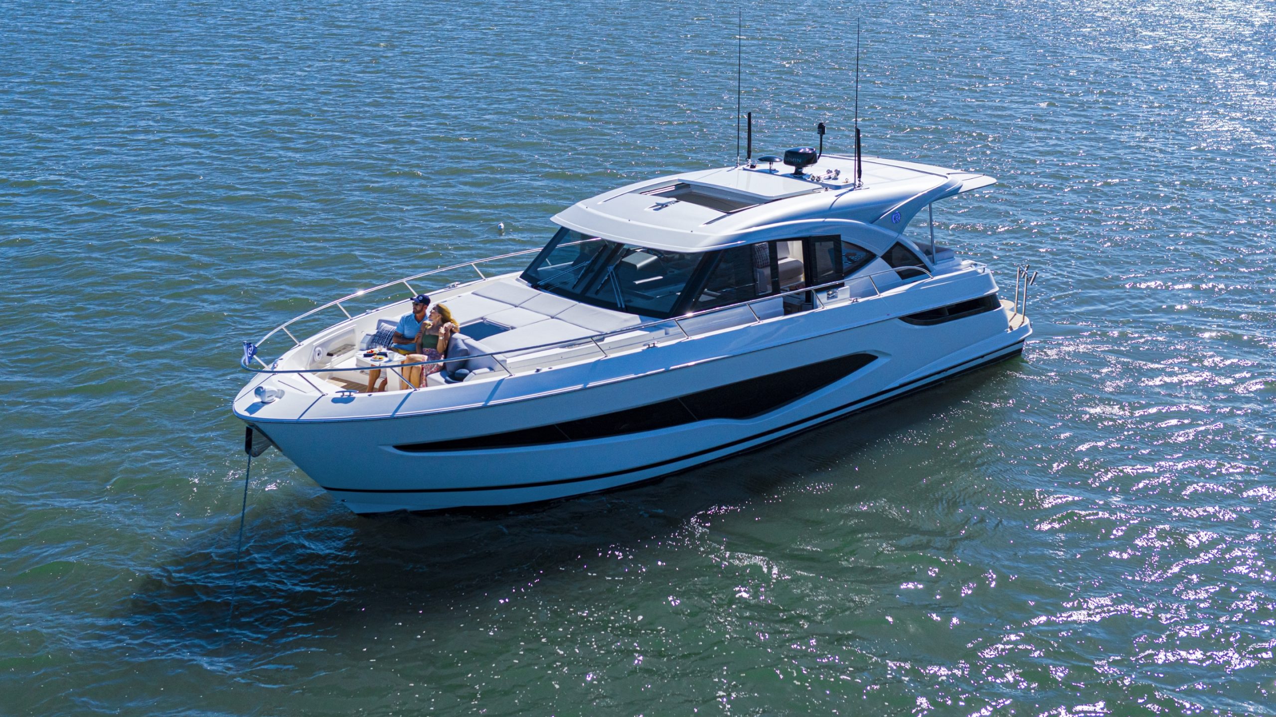 Riviera 4300 Sports Express — profile running