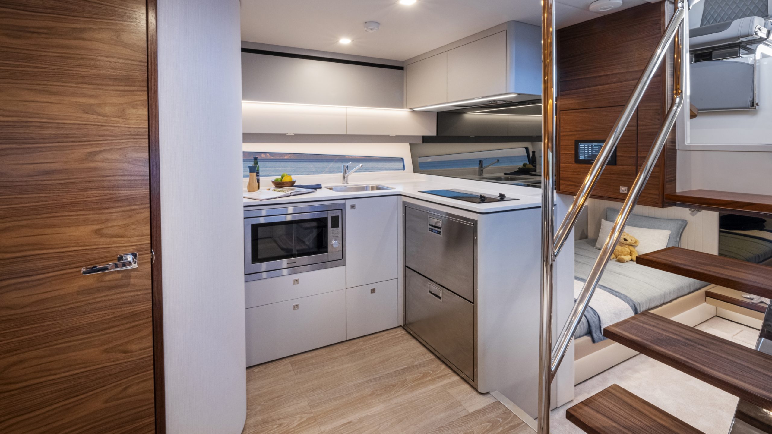 Riviera 4300 SE – Riviera 4300 Sports Express Galley 01 1 scaled