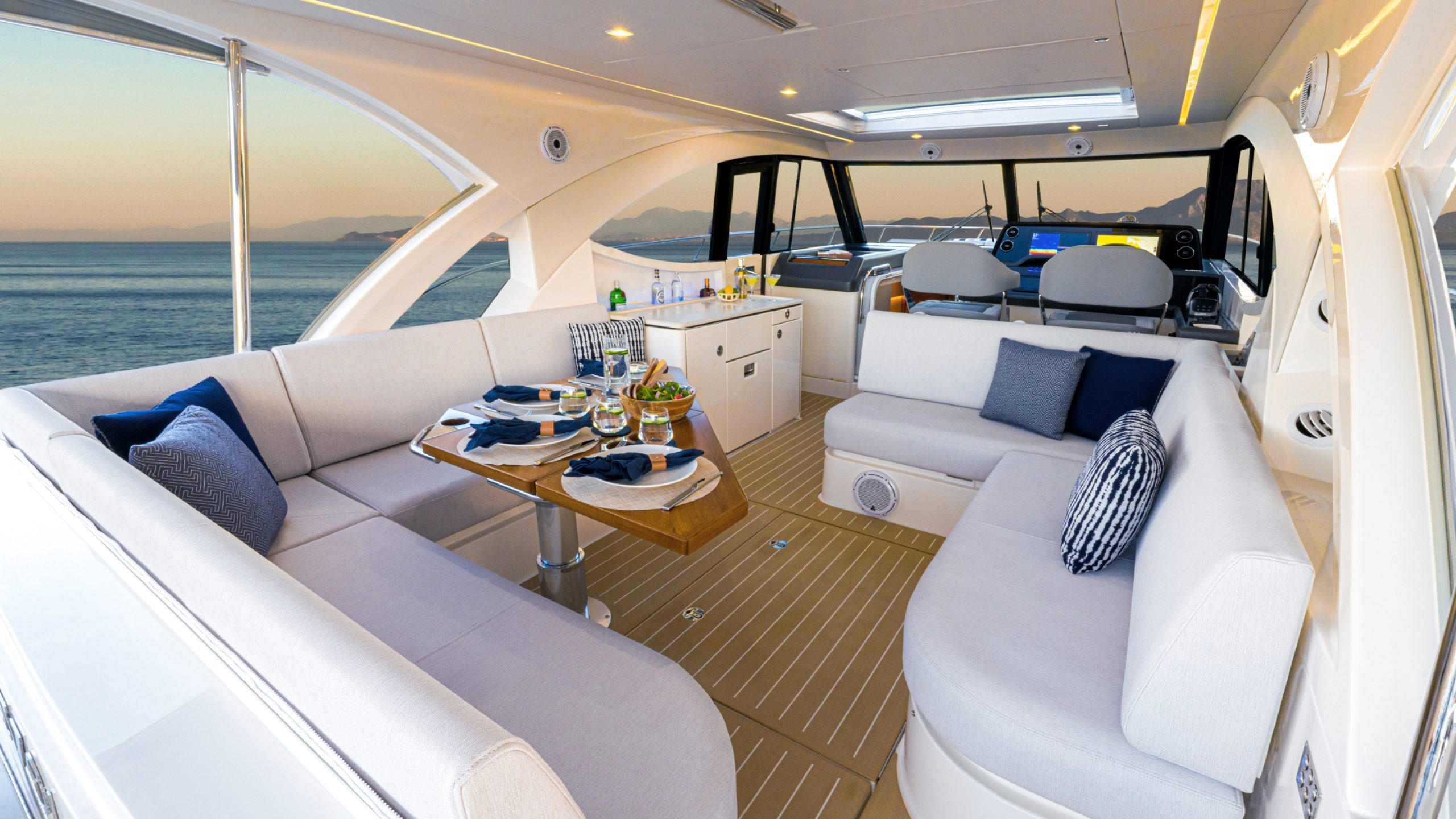 Riviera 4300 SE – Riviera 4300 Sports Express Sports Deck 01 1 scaled