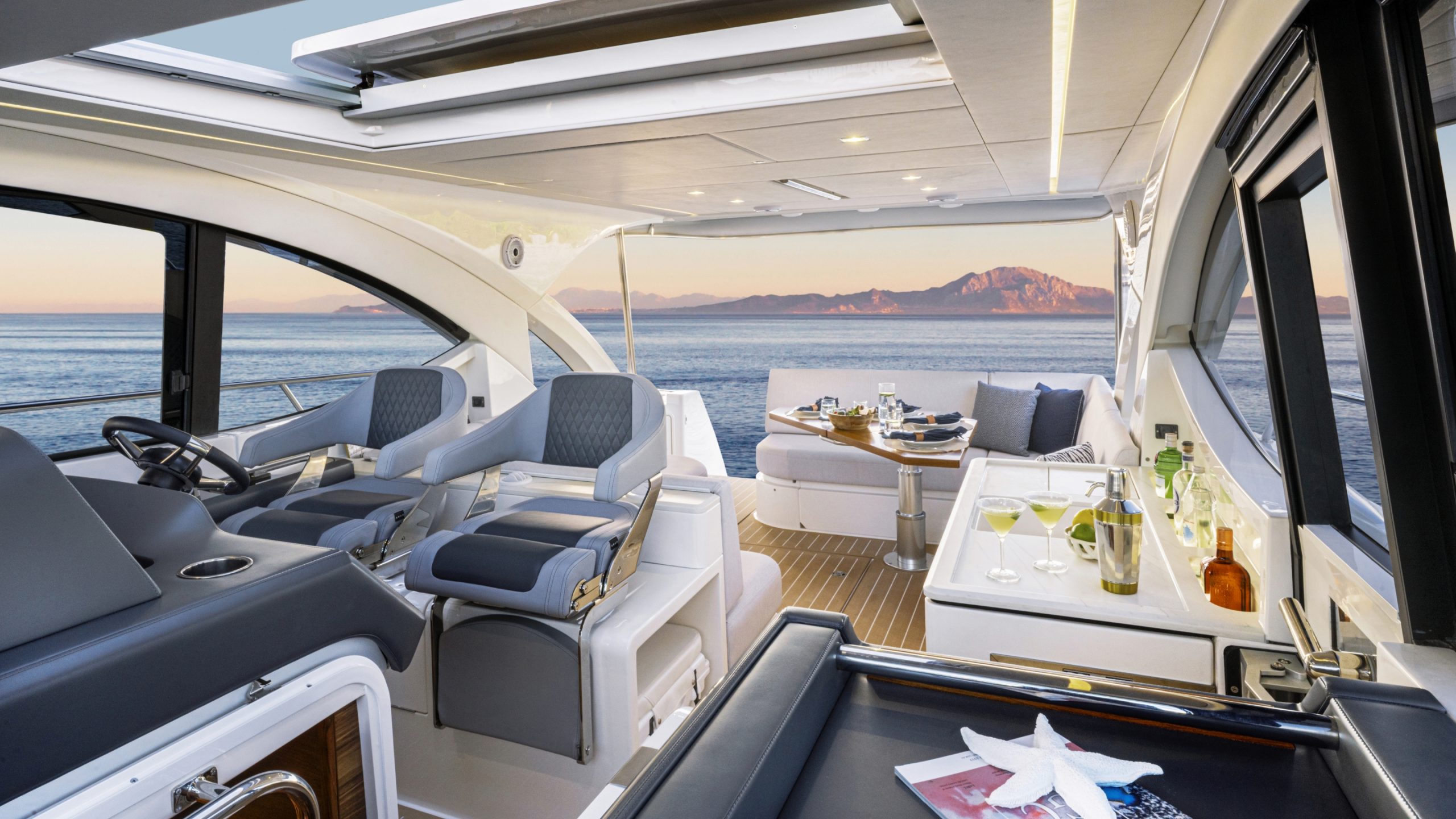 Riviera 4300 SE – Riviera 4300 Sports Express Sports Deck 03 scaled