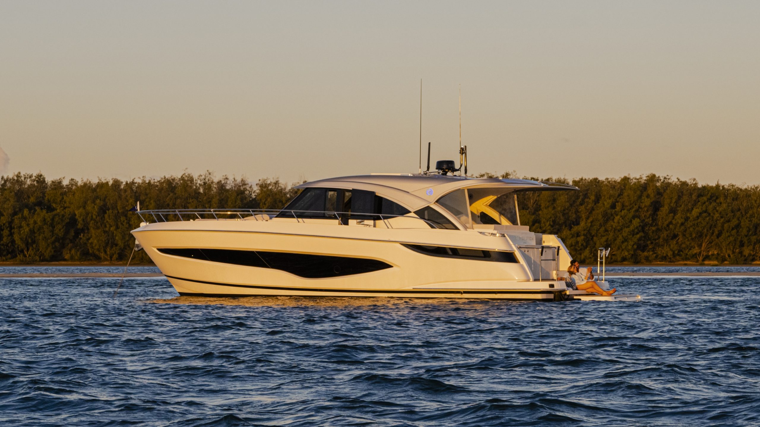 Riviera 4300 SE – Riviera 4300 Sports Express Sunset Anchored 01 scaled