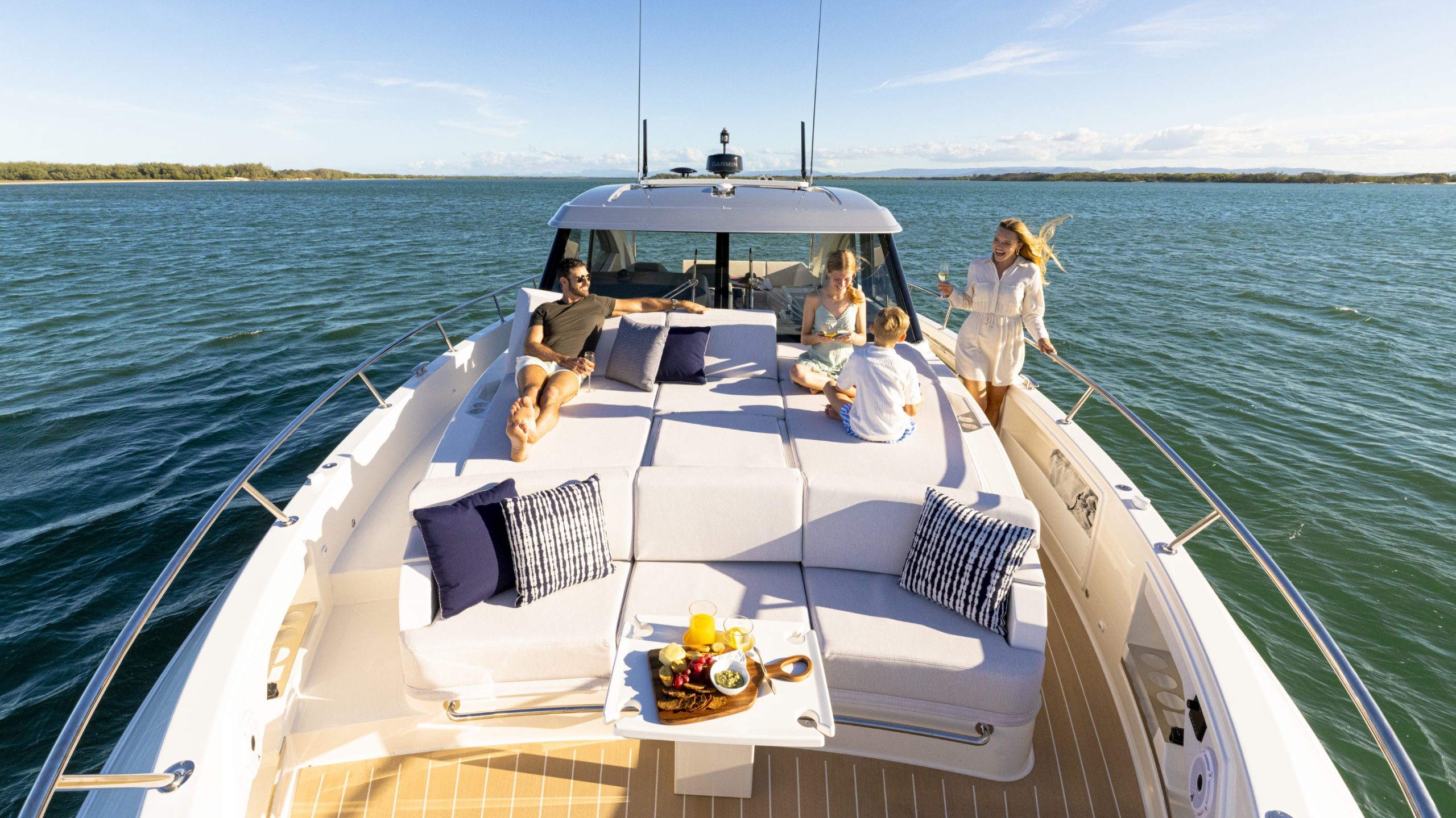 Riviera 4300 SE – Riviera 4300 Sports Express Sunset Sun Deck 02 scaled