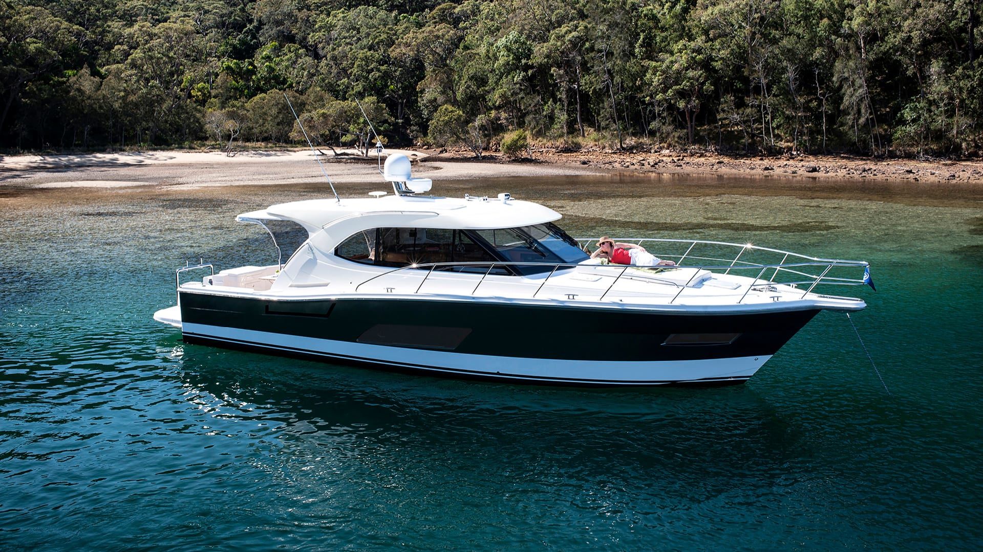 Riviera 445 SUV profile