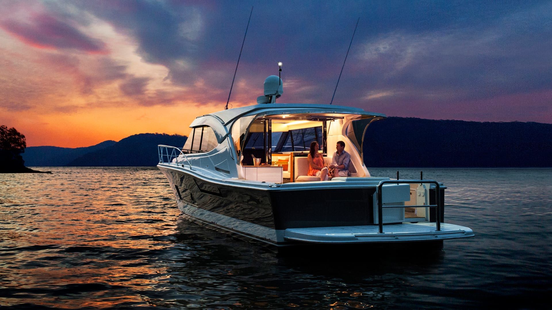 Riviera 445 SUV – Riviera 445 SUV Anchored 04