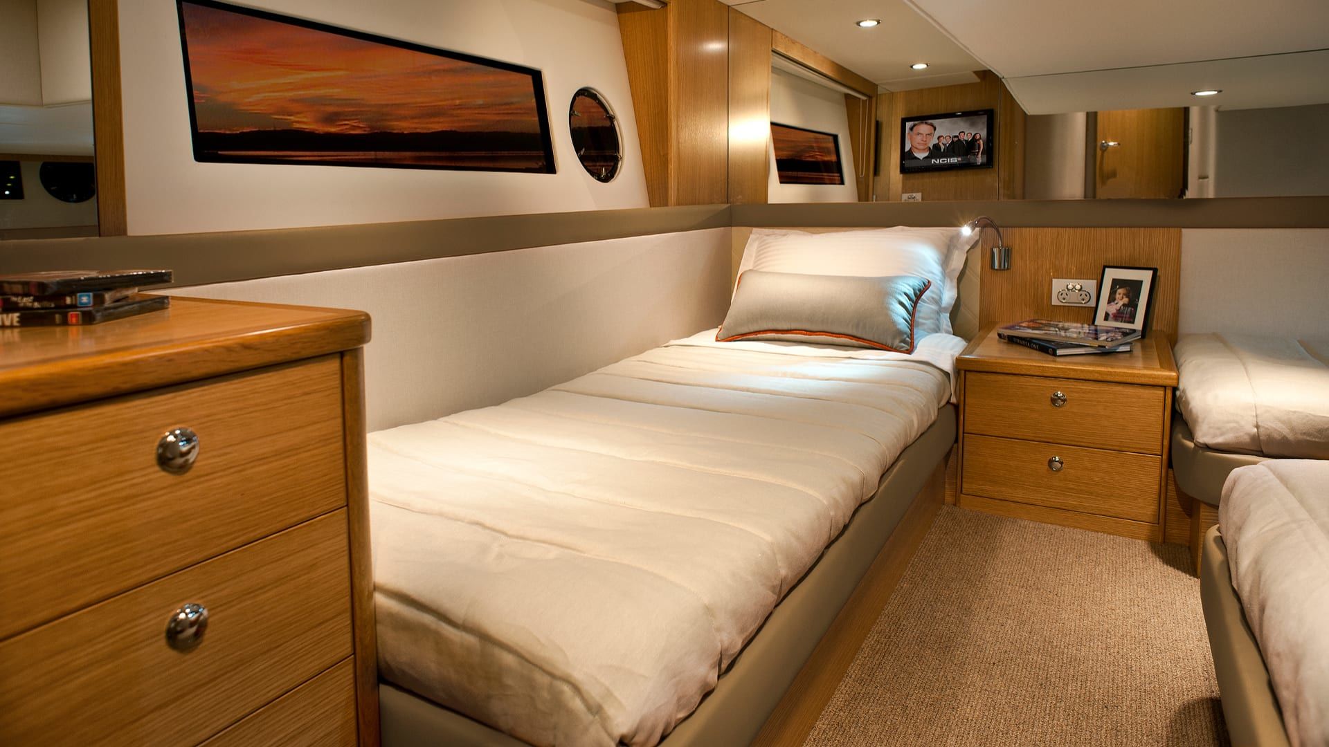 Riviera 445 SUV – Riviera 445 SUV Guest Stateroom 02