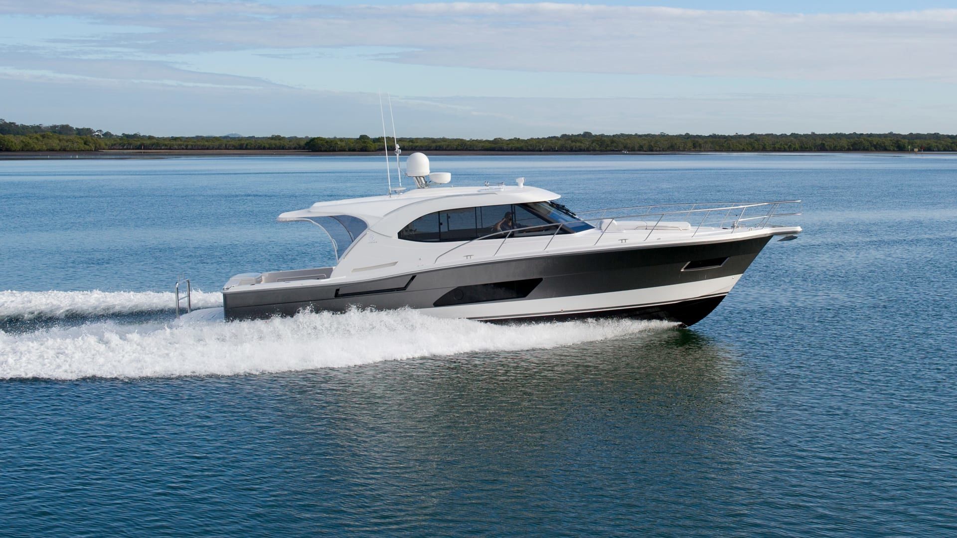 Riviera 445 SUV – Riviera 445 SUV Running 02