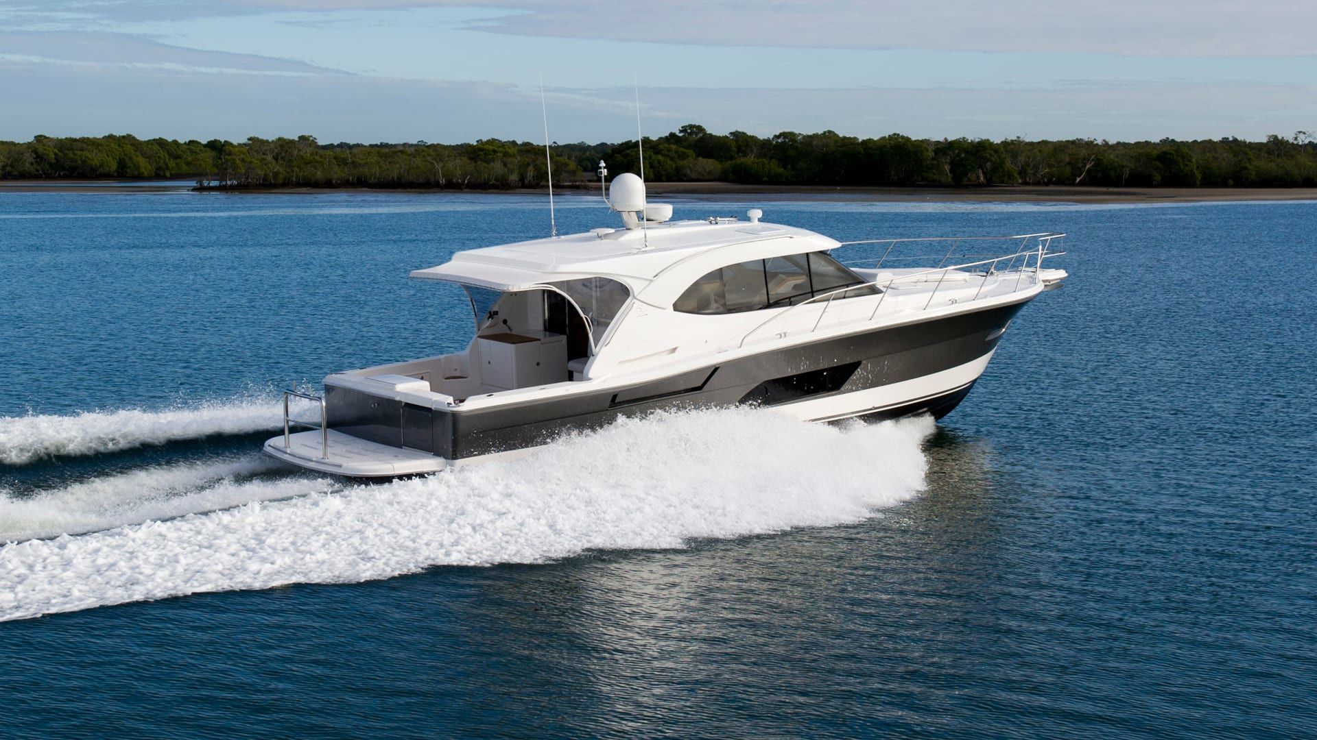 Riviera 445 SUV – Riviera 445 SUV Running 03