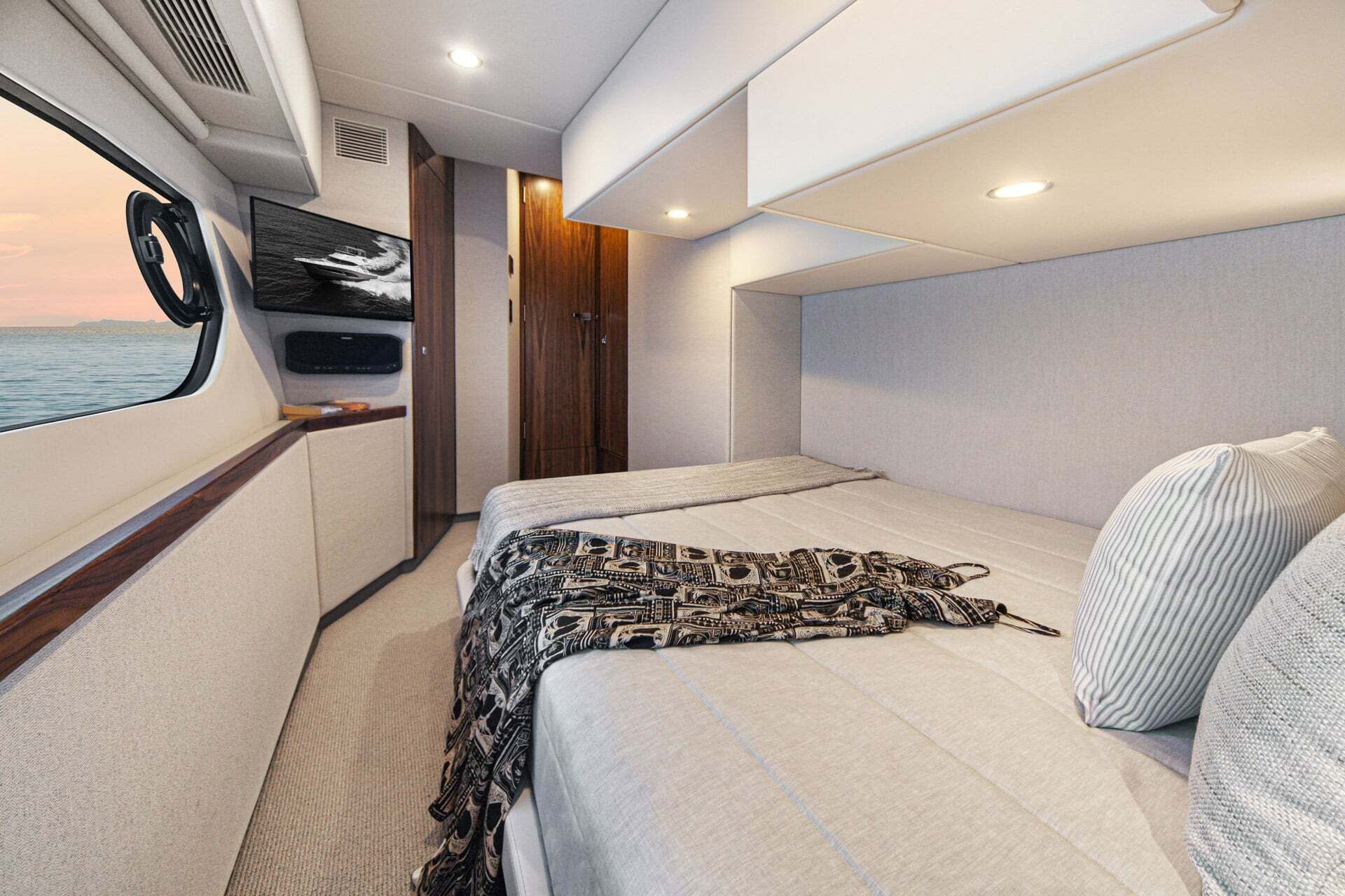 Riviera 46 SMY – Riviera 46 Sports Motor Yacht Port Stateroom 01