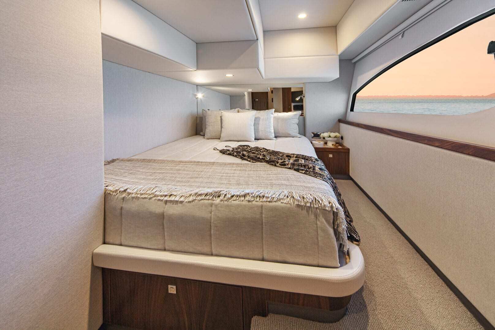 Riviera 46 SMY – Riviera 46 Sports Motor Yacht Port Stateroom 02