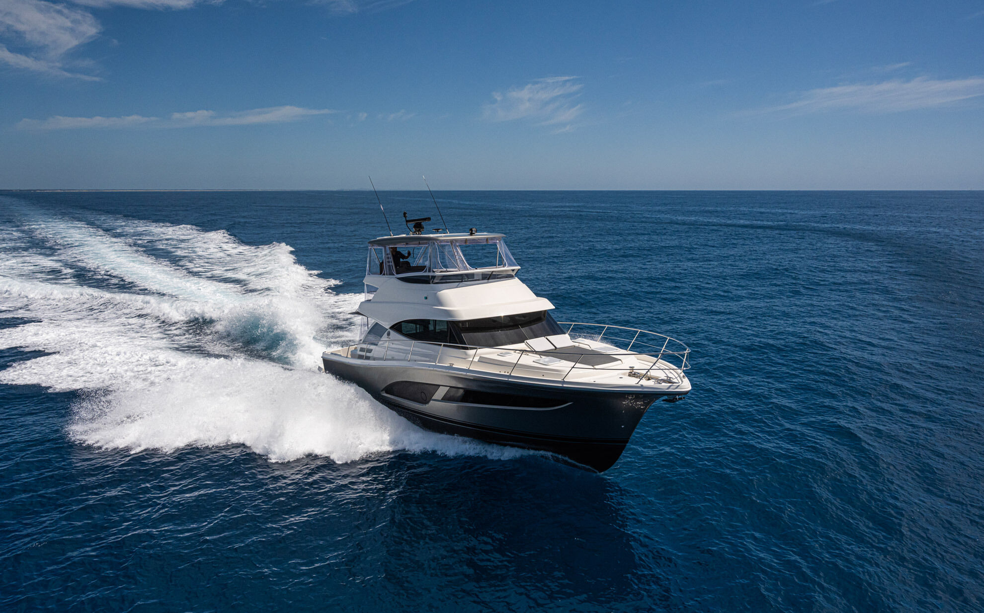 Riviera 46 SMY – Riviera 46 Sports Motor Yacht Running 03
