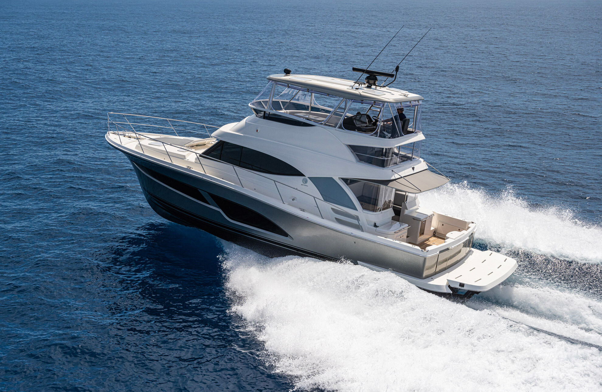 Riviera 46 SMY – Riviera 46 Sports Motor Yacht Running 04