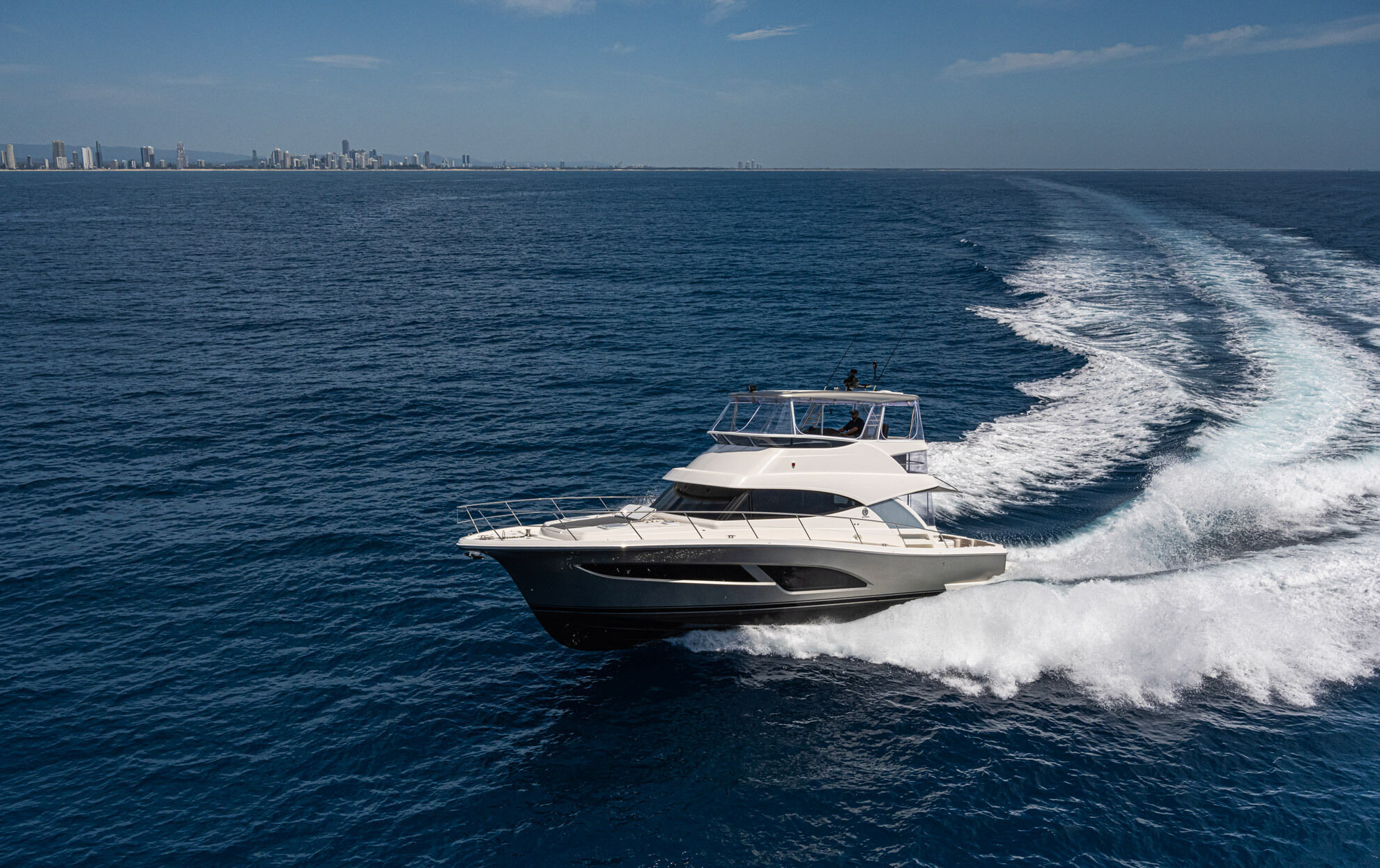 Riviera 46 SMY – Riviera 46 Sports Motor Yacht Running 06