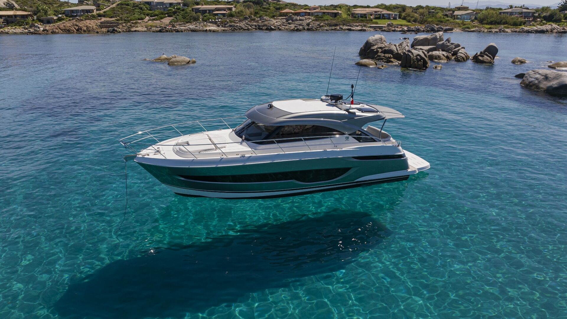 Riviera 4600 Sport Yacht Platinum Edition profile
