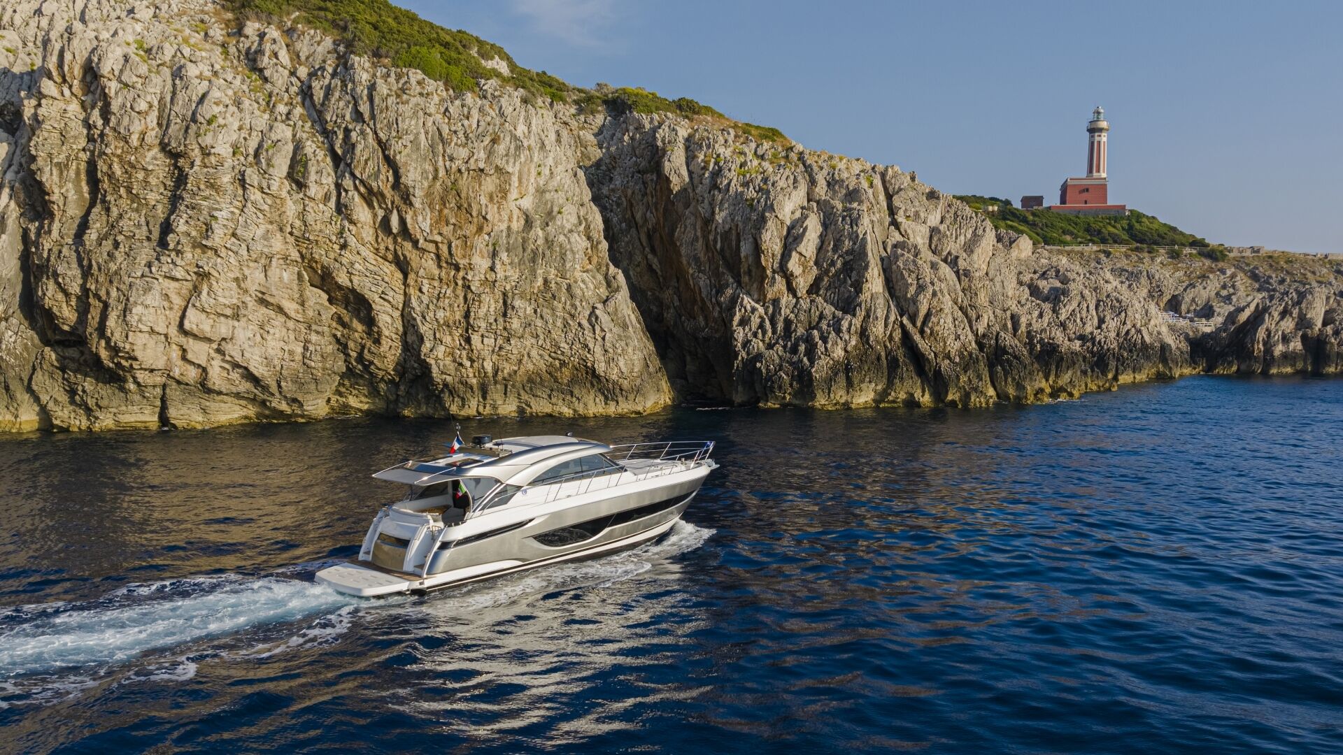Riviera 4600 SY – Riviera 4600 Sport Yacht Platinum Edition Cruising 016